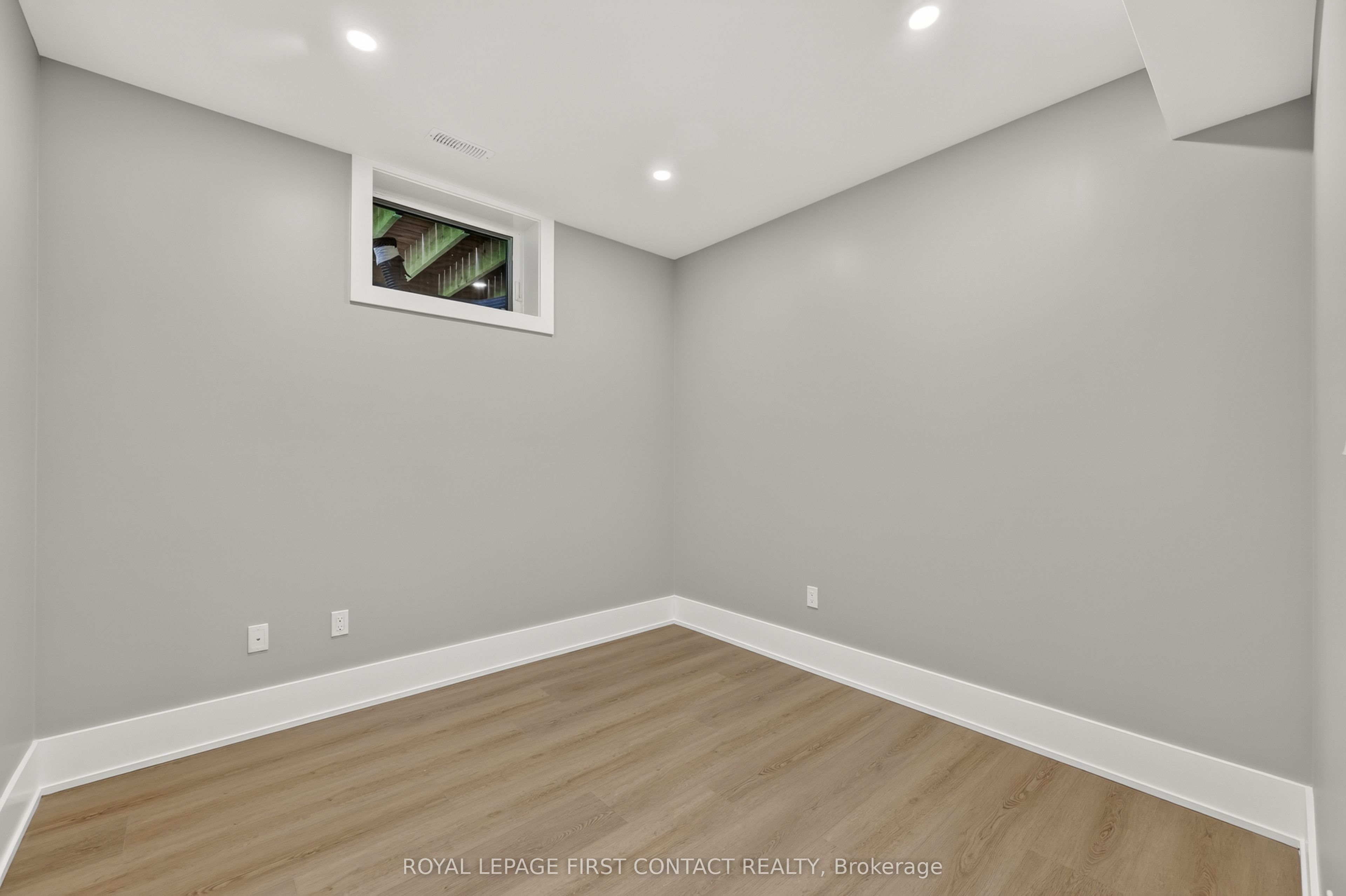 929 7th Line Lower Property Photo 10