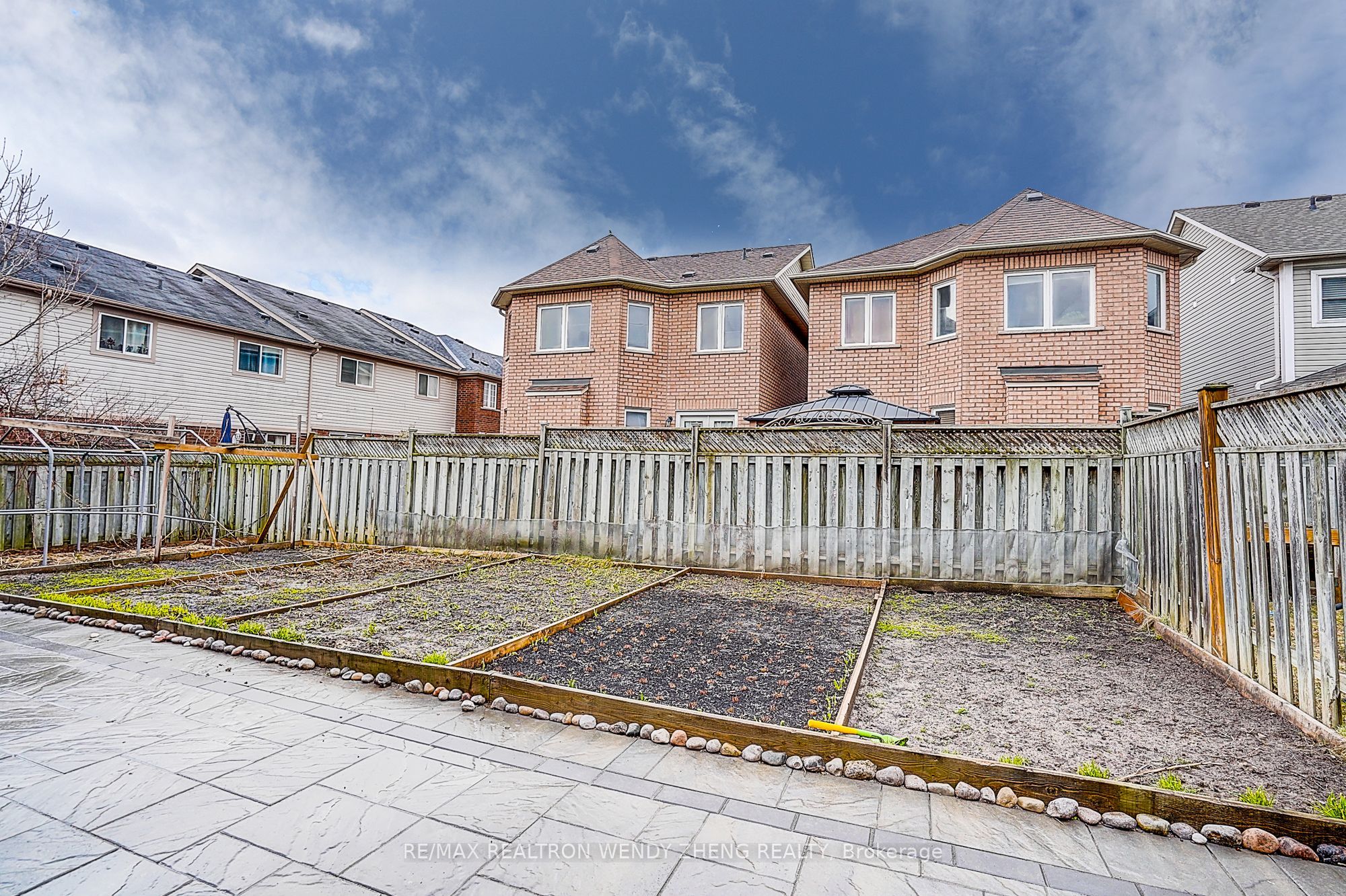 145 Glasgow Crescent Property Photo 34