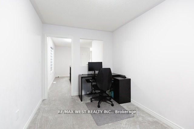 31 Frederick Taylor Way Property Photo 12