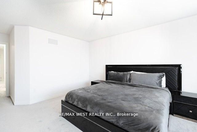 31 Frederick Taylor Way Property Photo 20