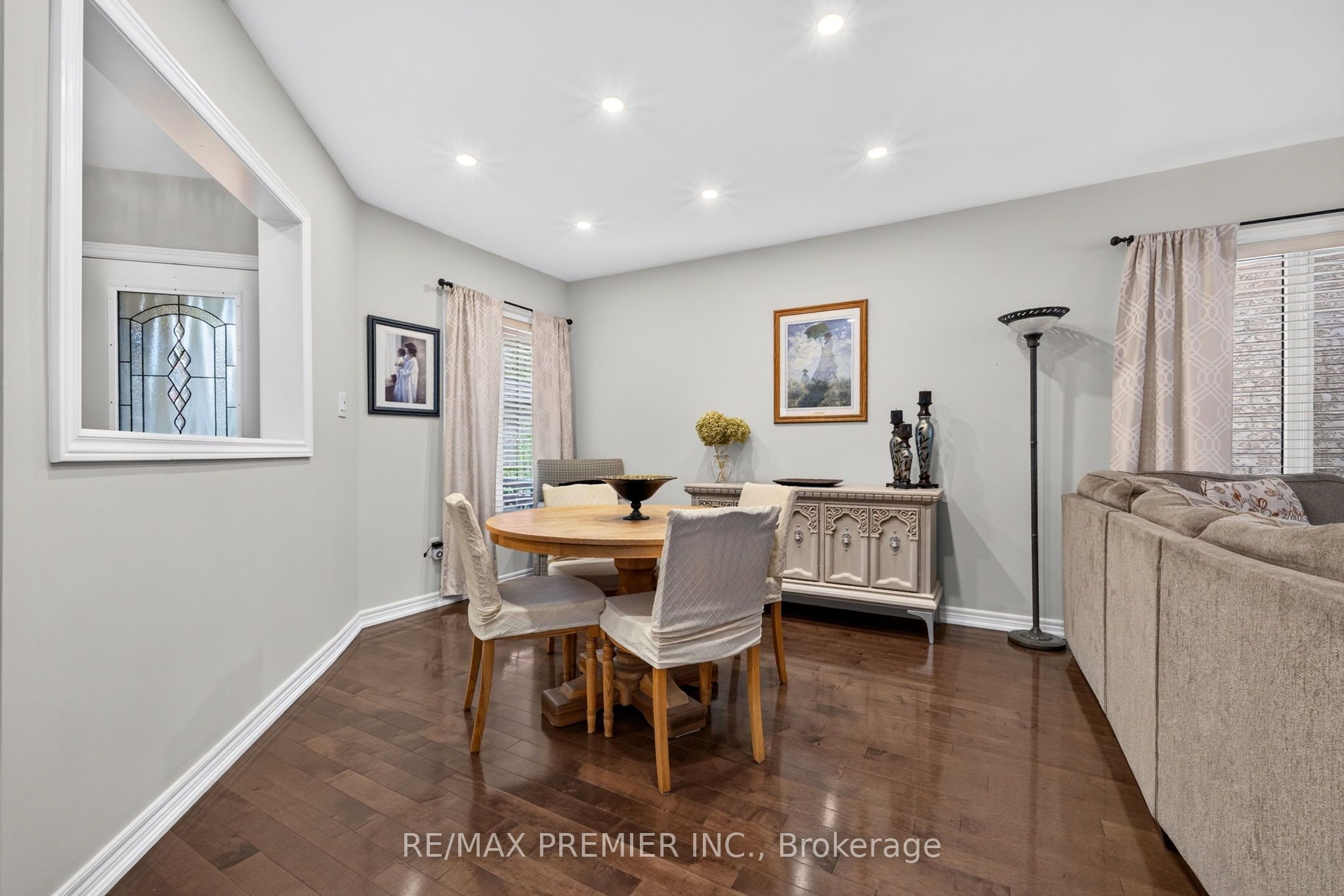83 Royal Ridge Crescent Property Photo 6