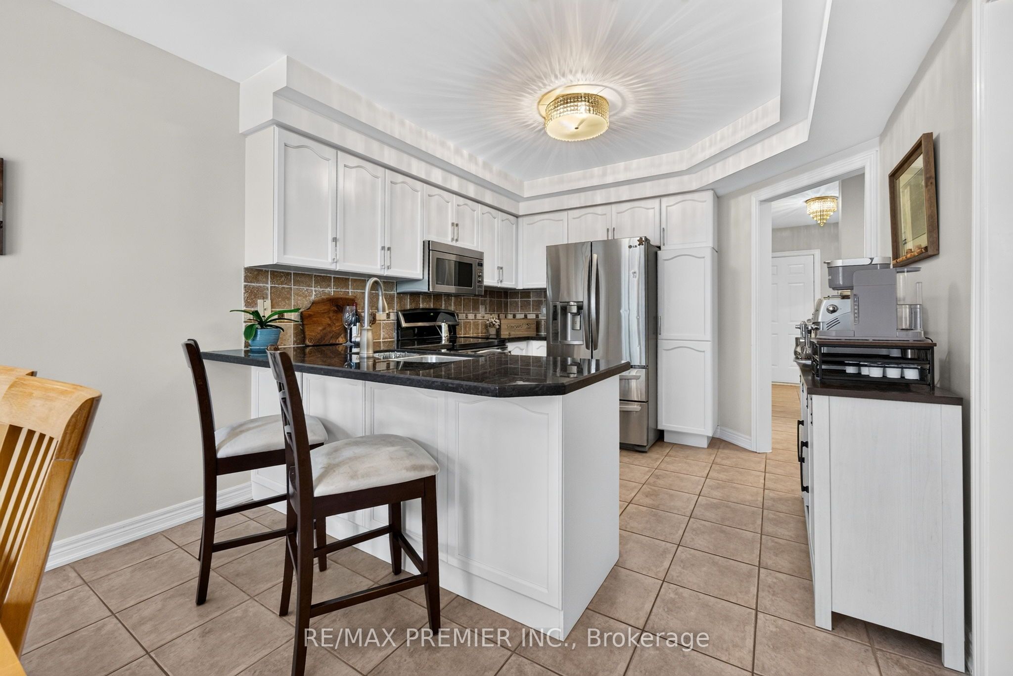 83 Royal Ridge Crescent Property Photo 11