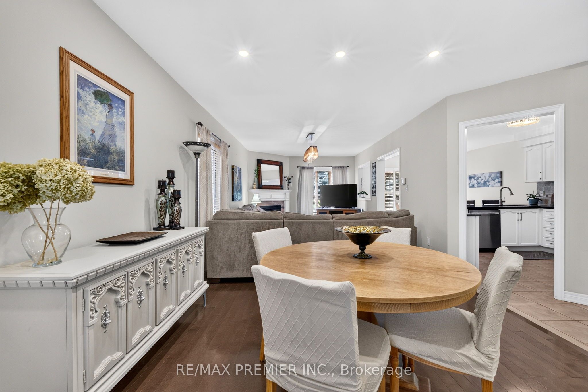 83 Royal Ridge Crescent Property Photo 14
