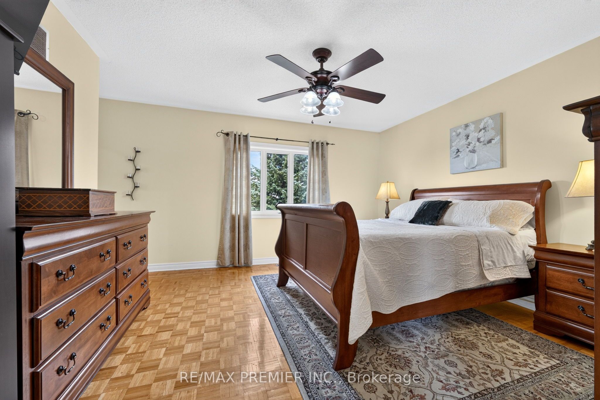 83 Royal Ridge Crescent Property Photo 18