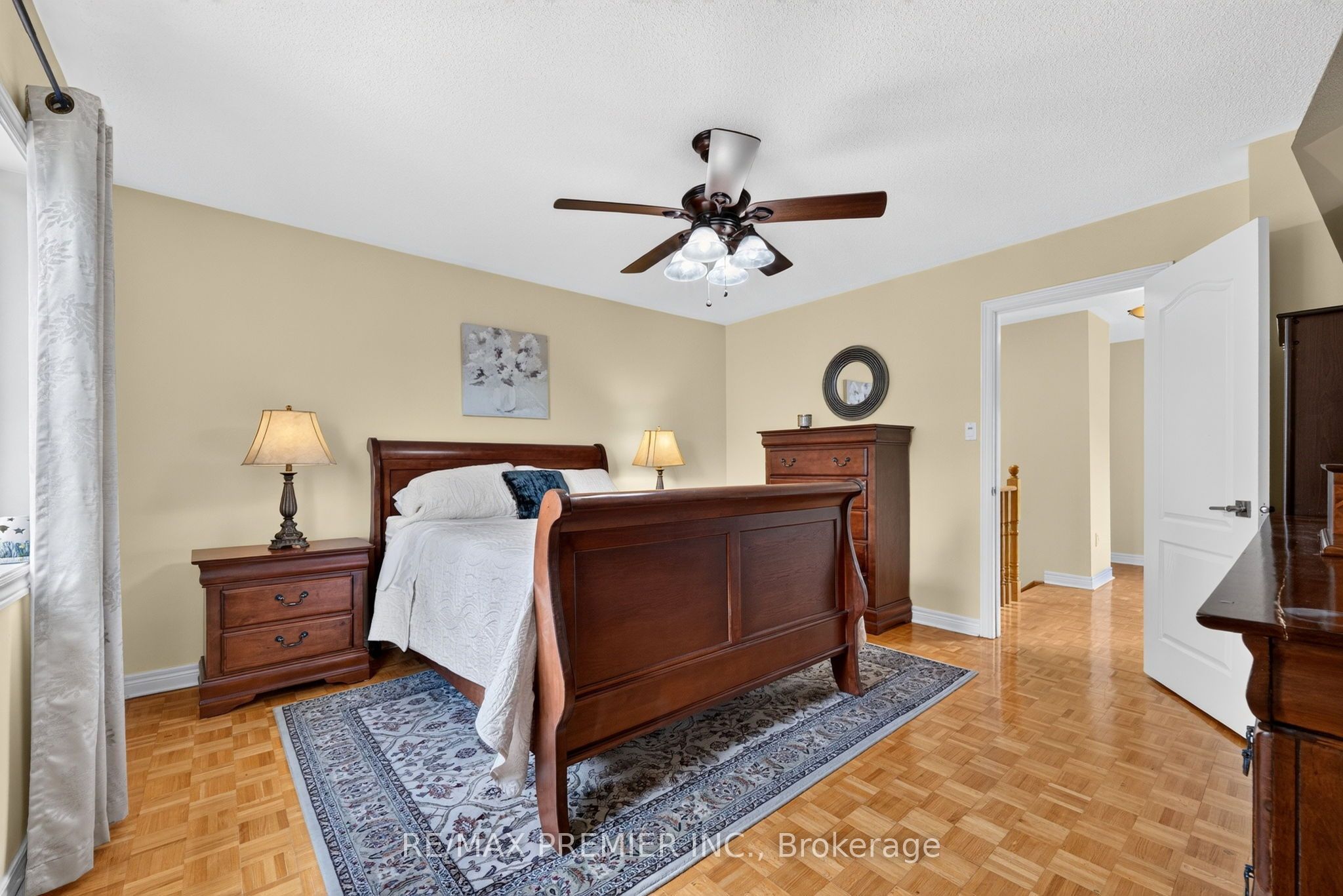 83 Royal Ridge Crescent Property Photo 19