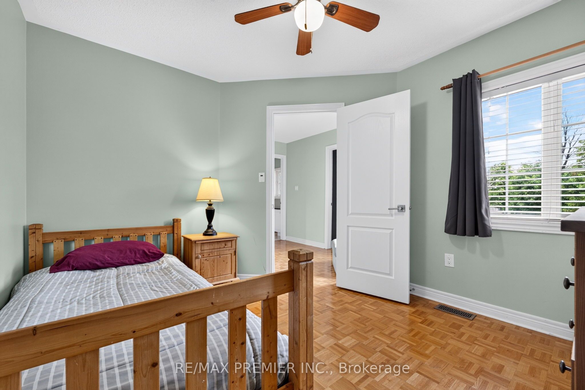 83 Royal Ridge Crescent Property Photo 23