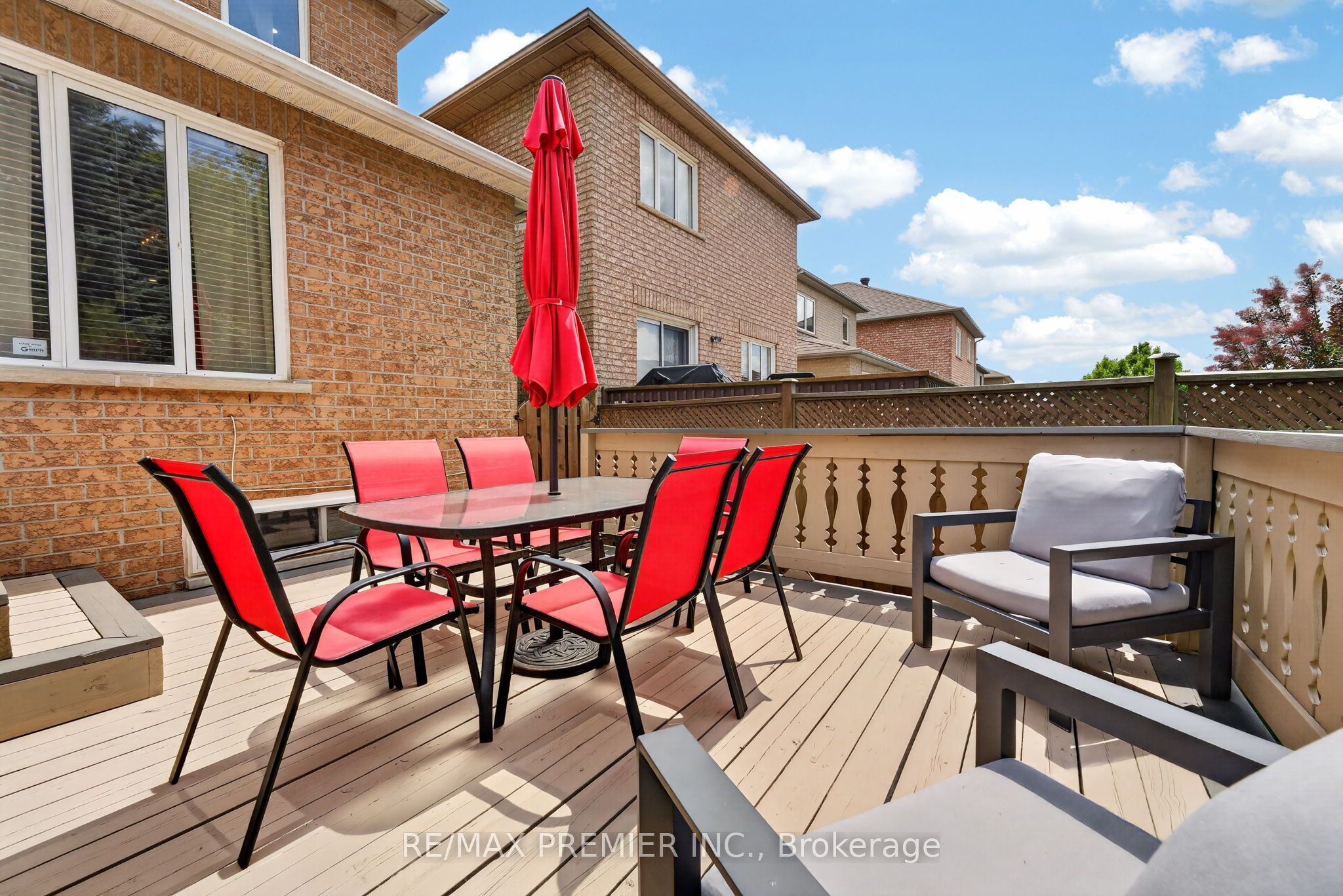 83 Royal Ridge Crescent Property Photo 31