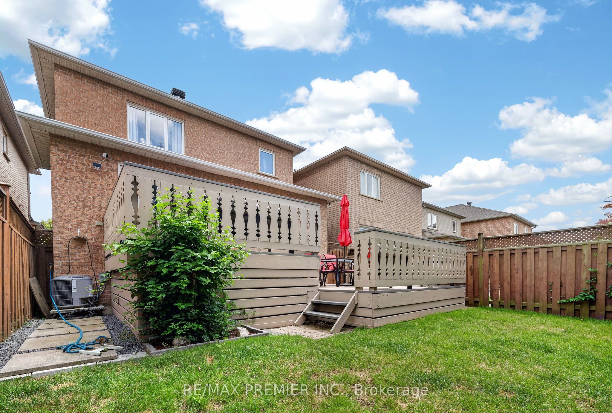83 Royal Ridge Crescent Property Photo 32