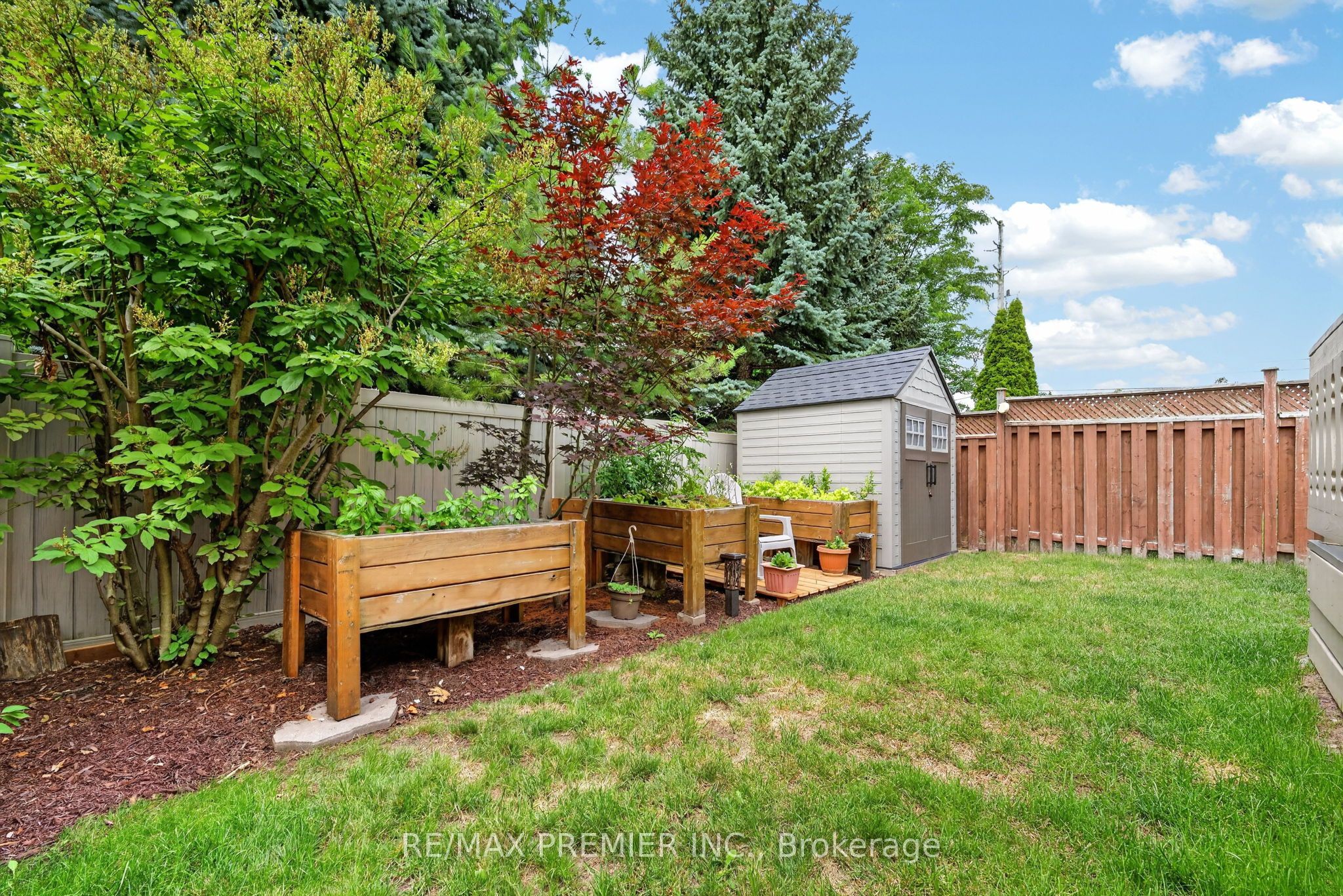 83 Royal Ridge Crescent Property Photo 33