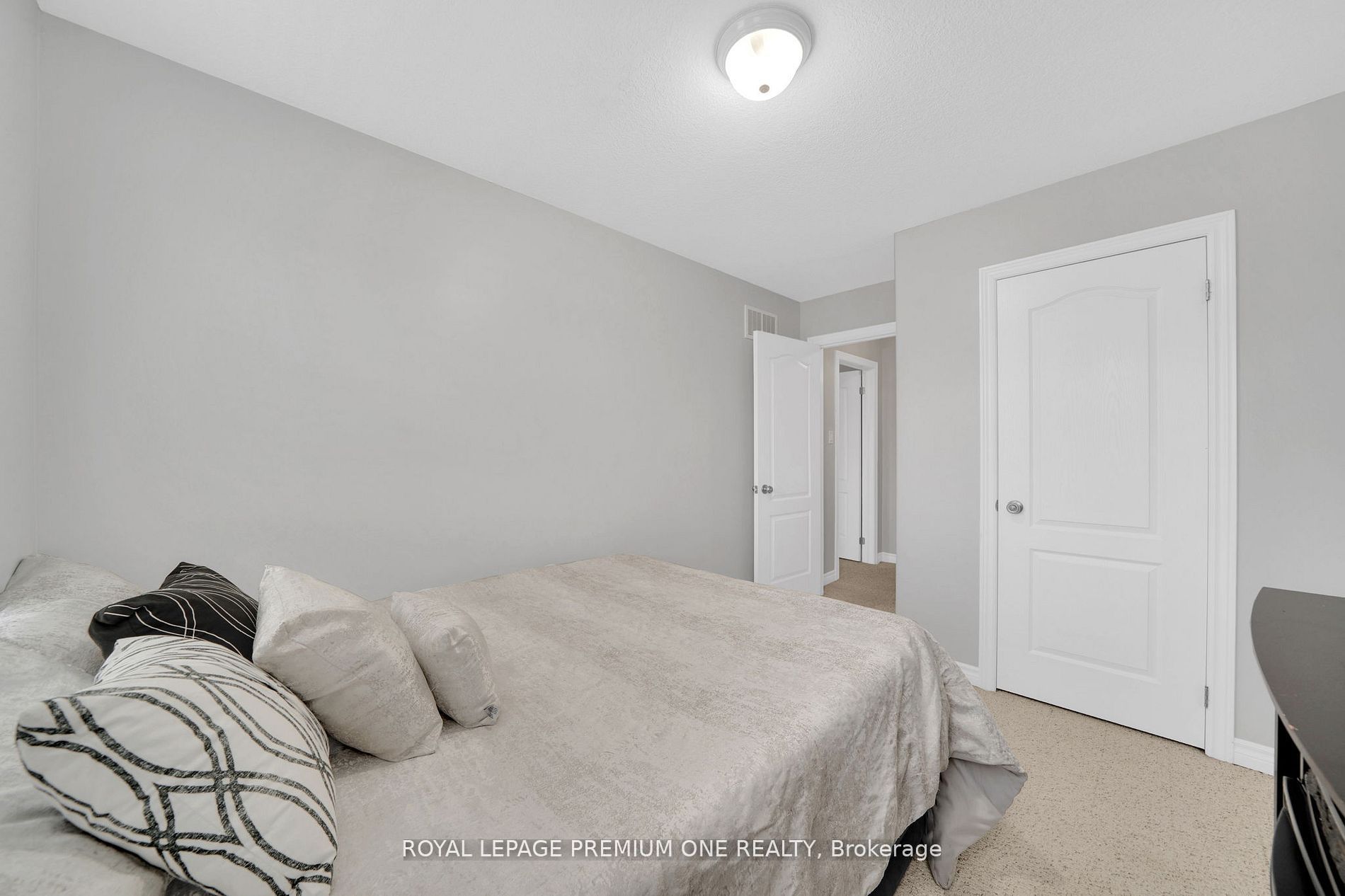 31 Stevenson Street Property Photo 28