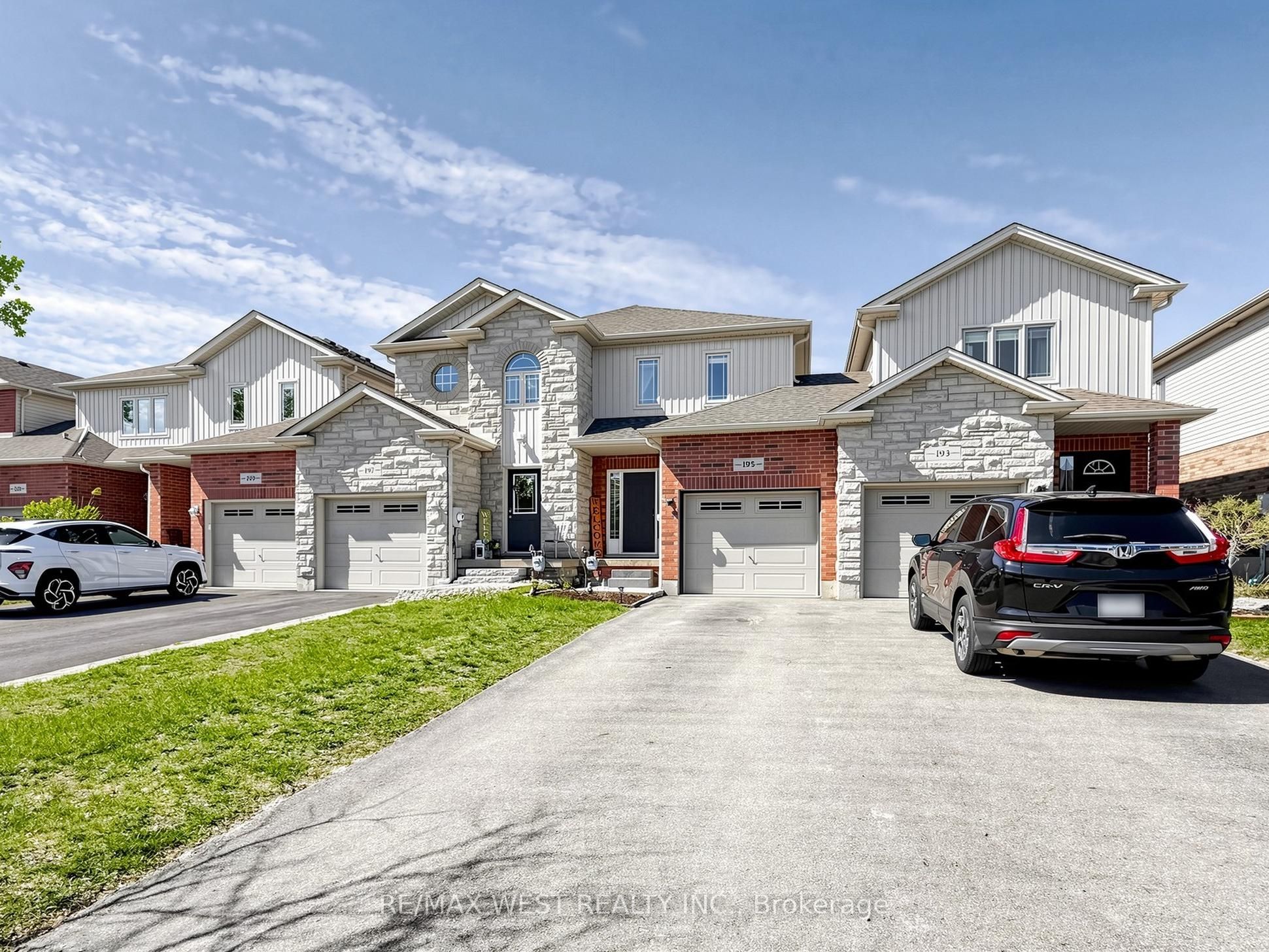 195 Banting Crescent Property Photo 1