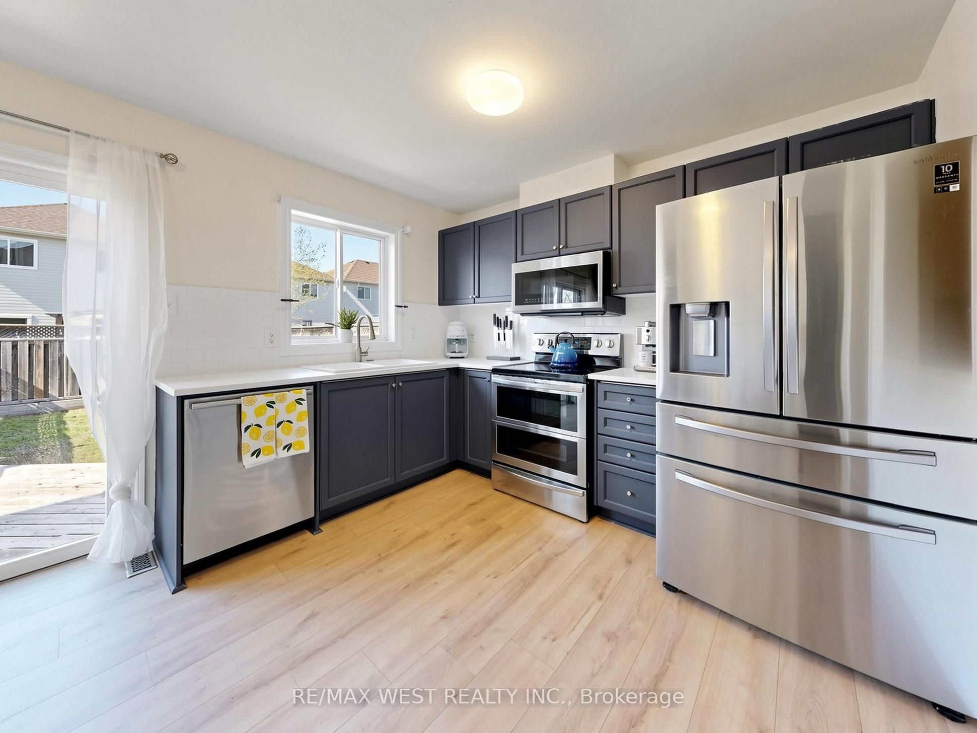 195 Banting Crescent Property Photo 3