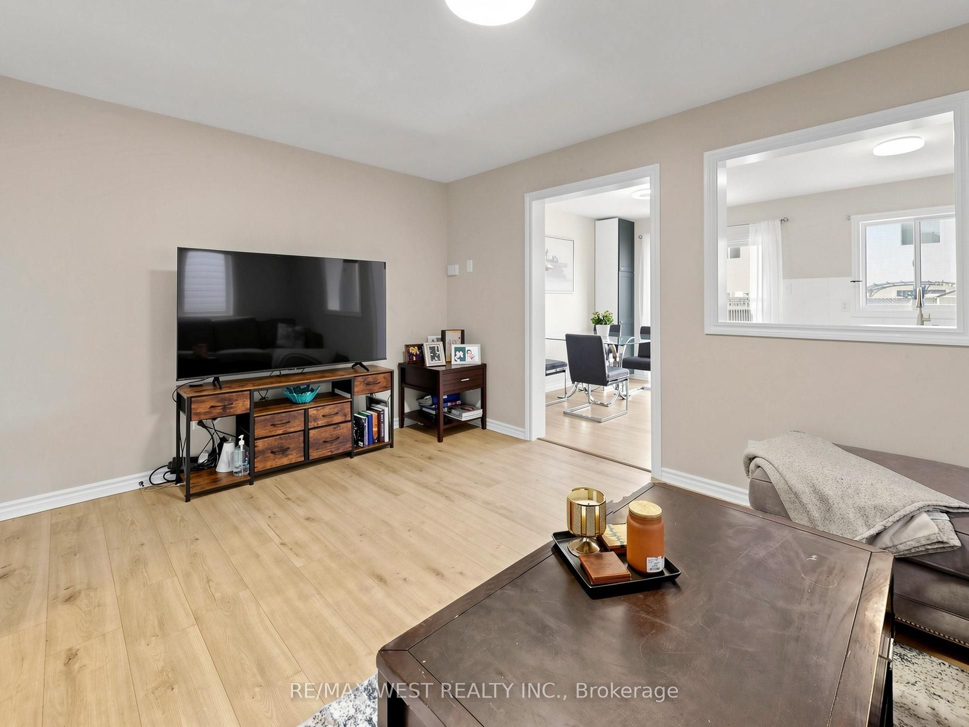 195 Banting Crescent Property Photo 6