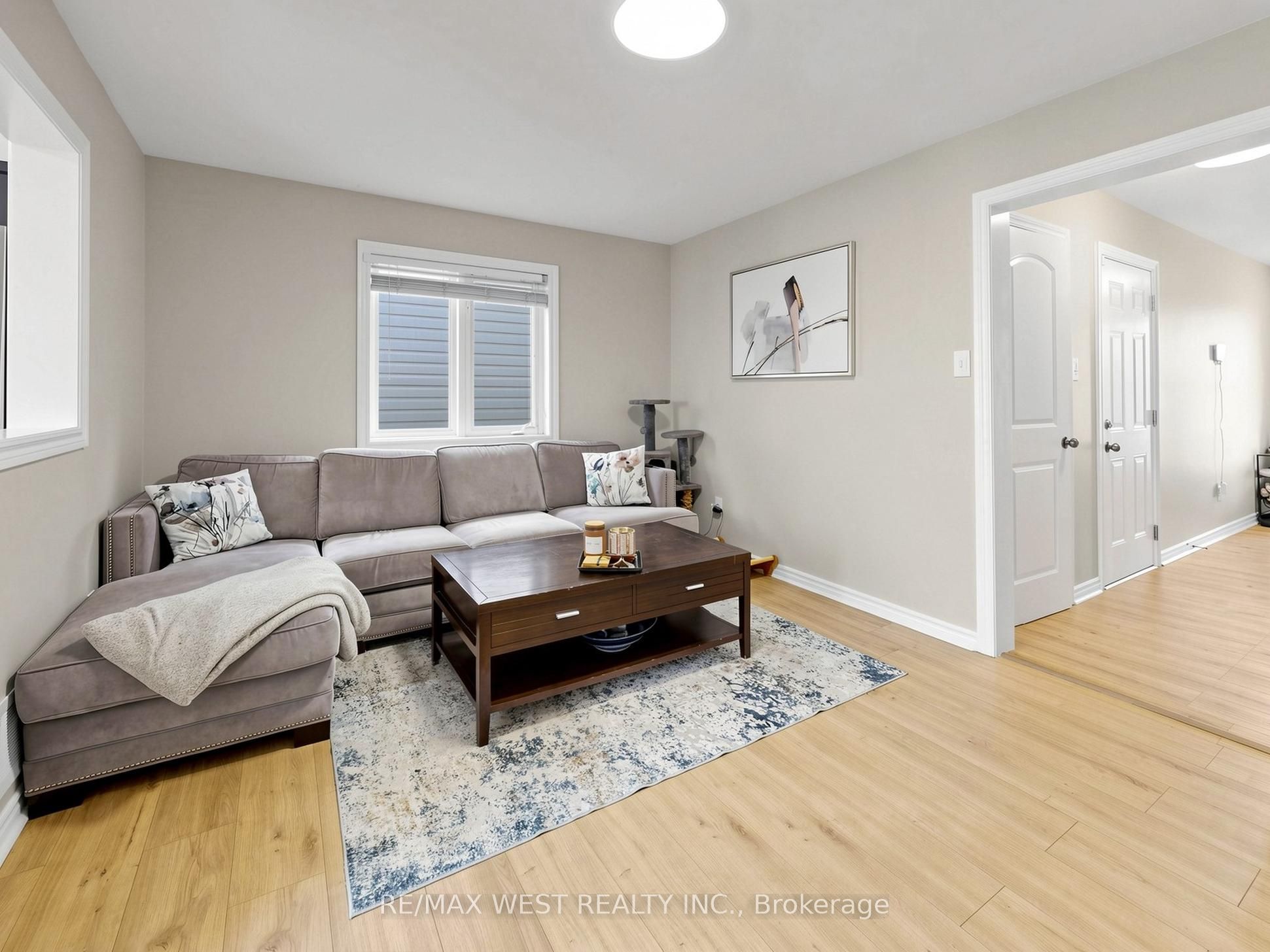195 Banting Crescent Property Photo 7