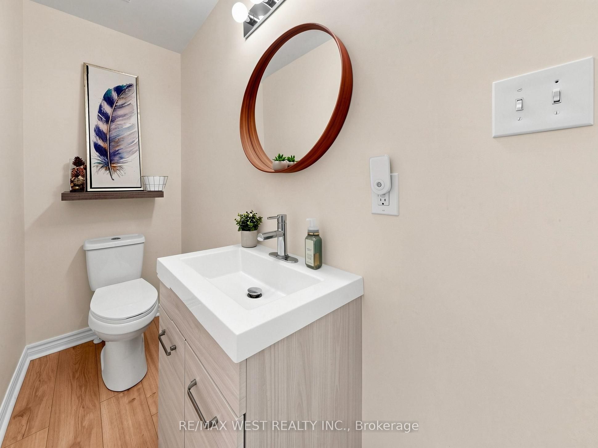 195 Banting Crescent Property Photo 8