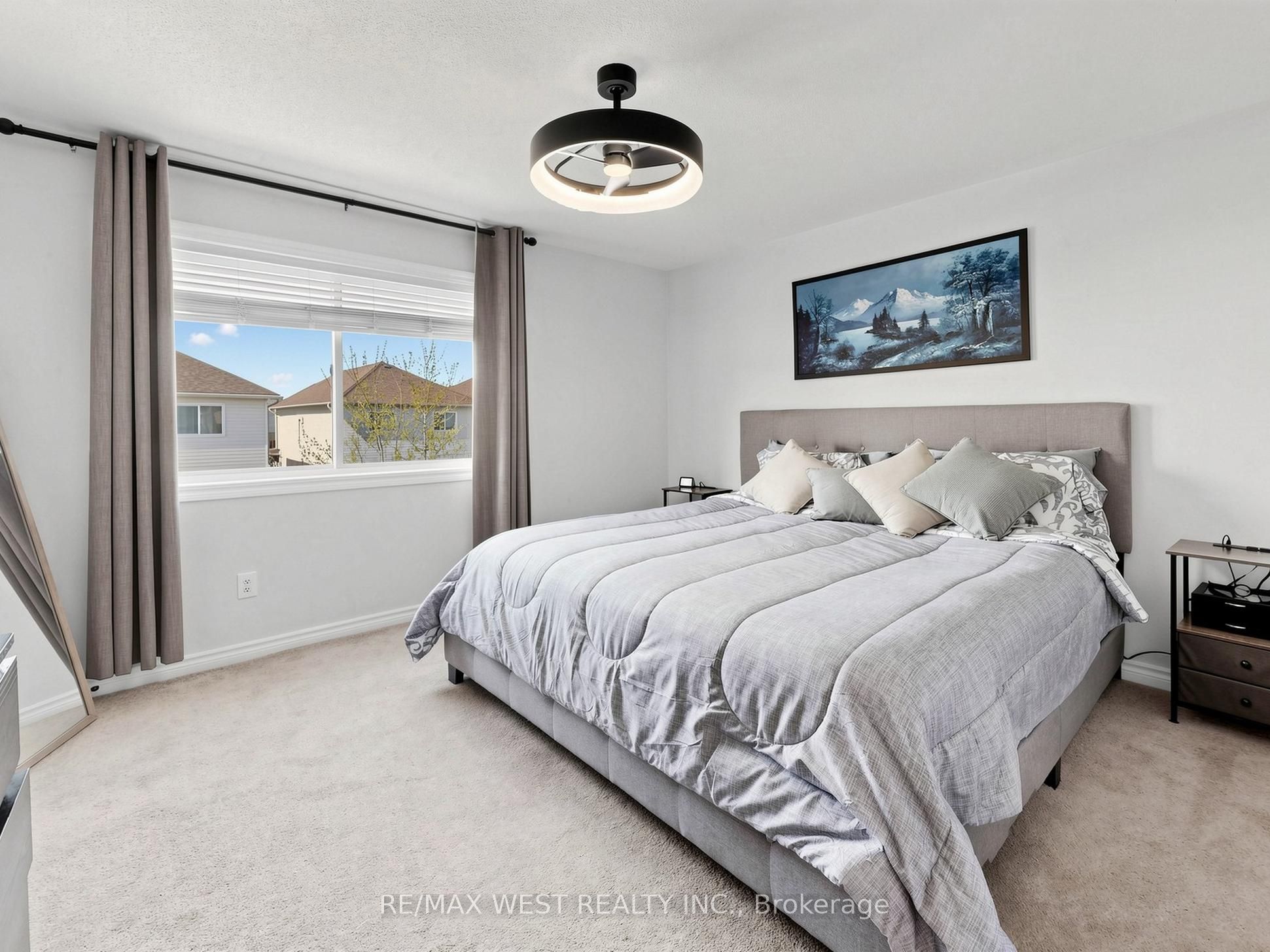 195 Banting Crescent Property Photo 12