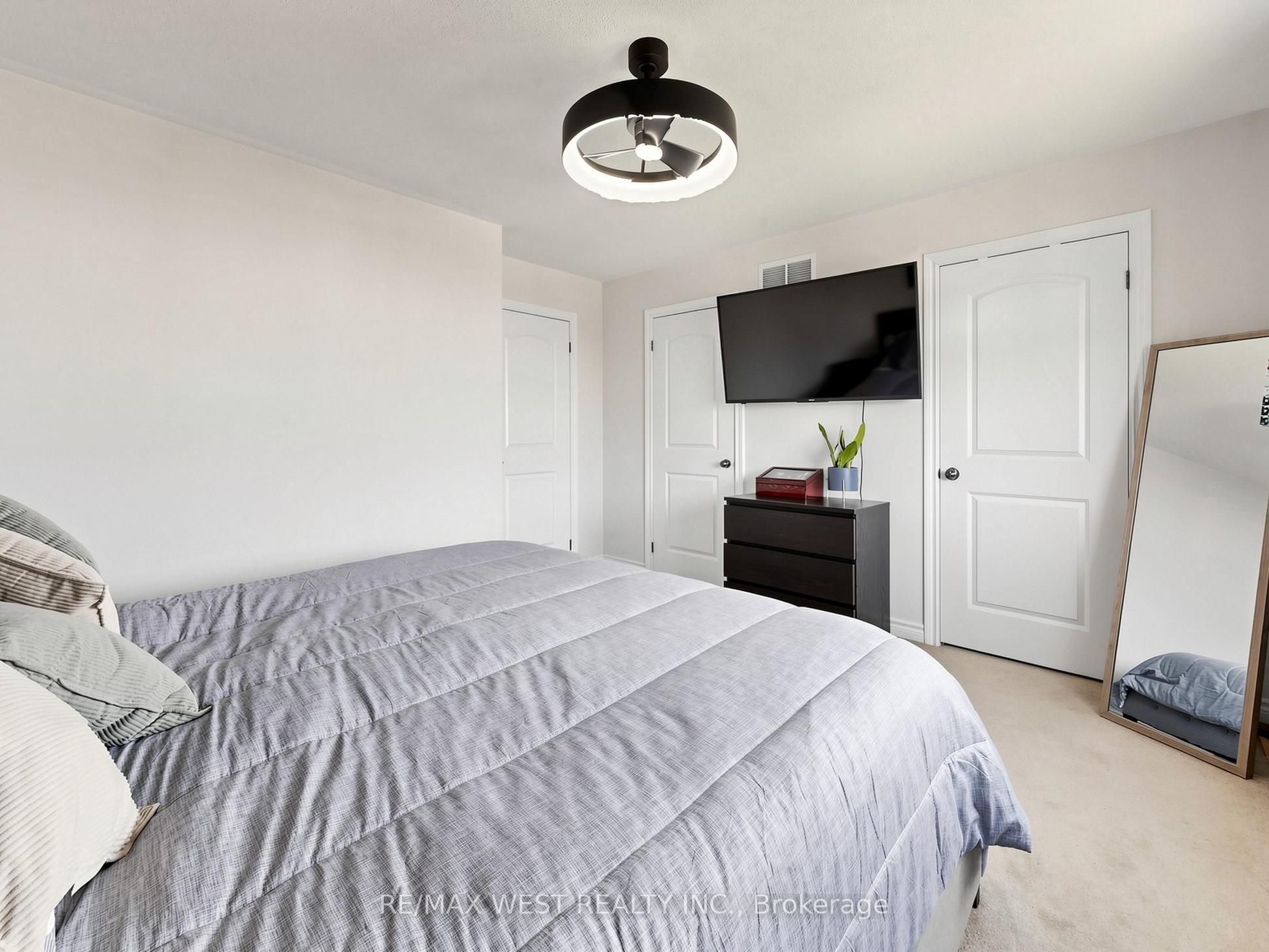 195 Banting Crescent Property Photo 13