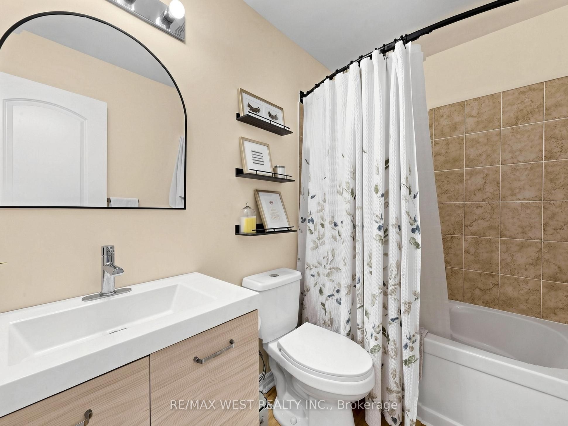 195 Banting Crescent Property Photo 14