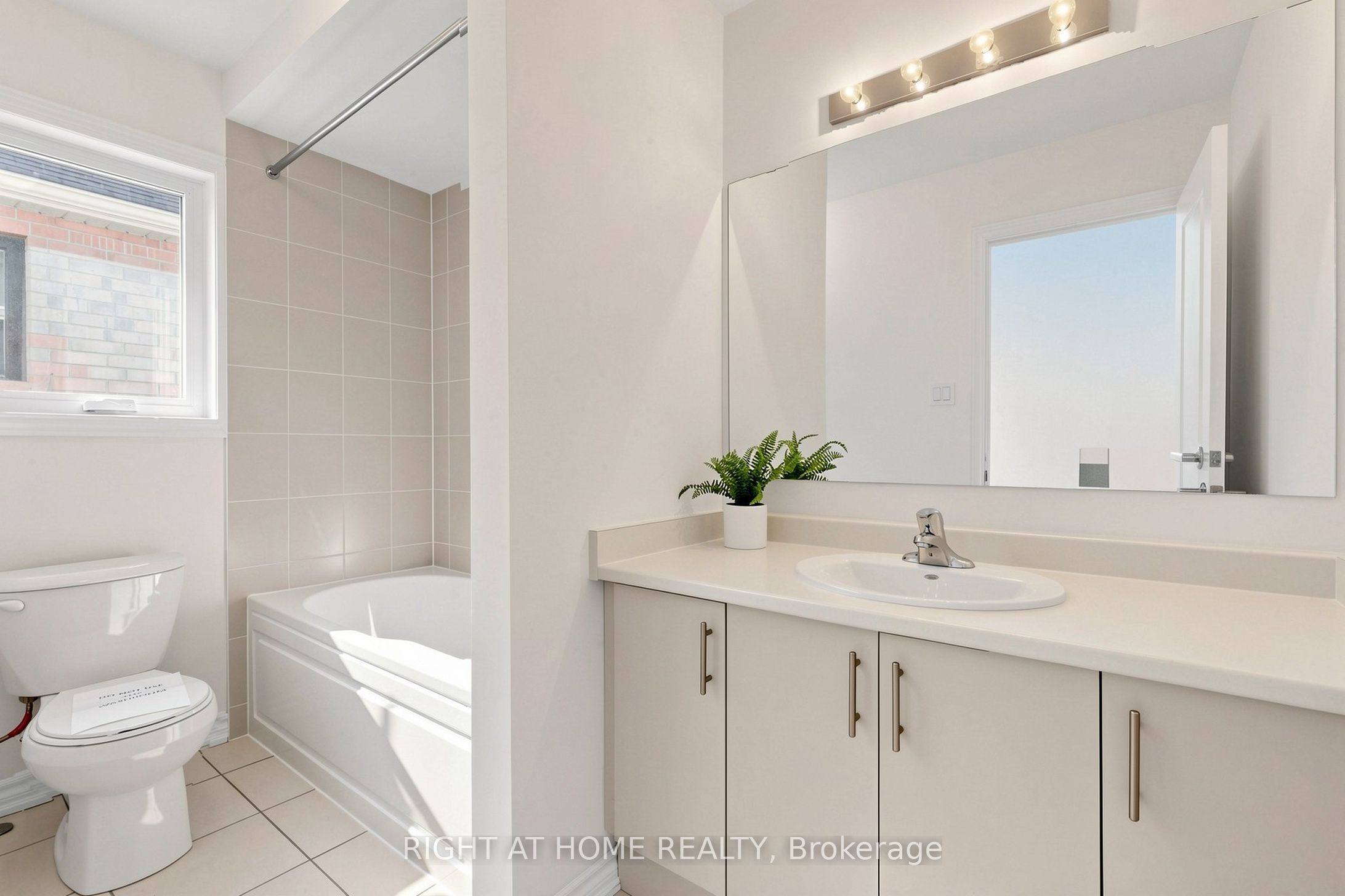40 Ainslie Hill Crescent Property Photo 28