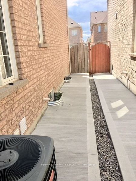 50 Geddington Crescent Property Photo 5