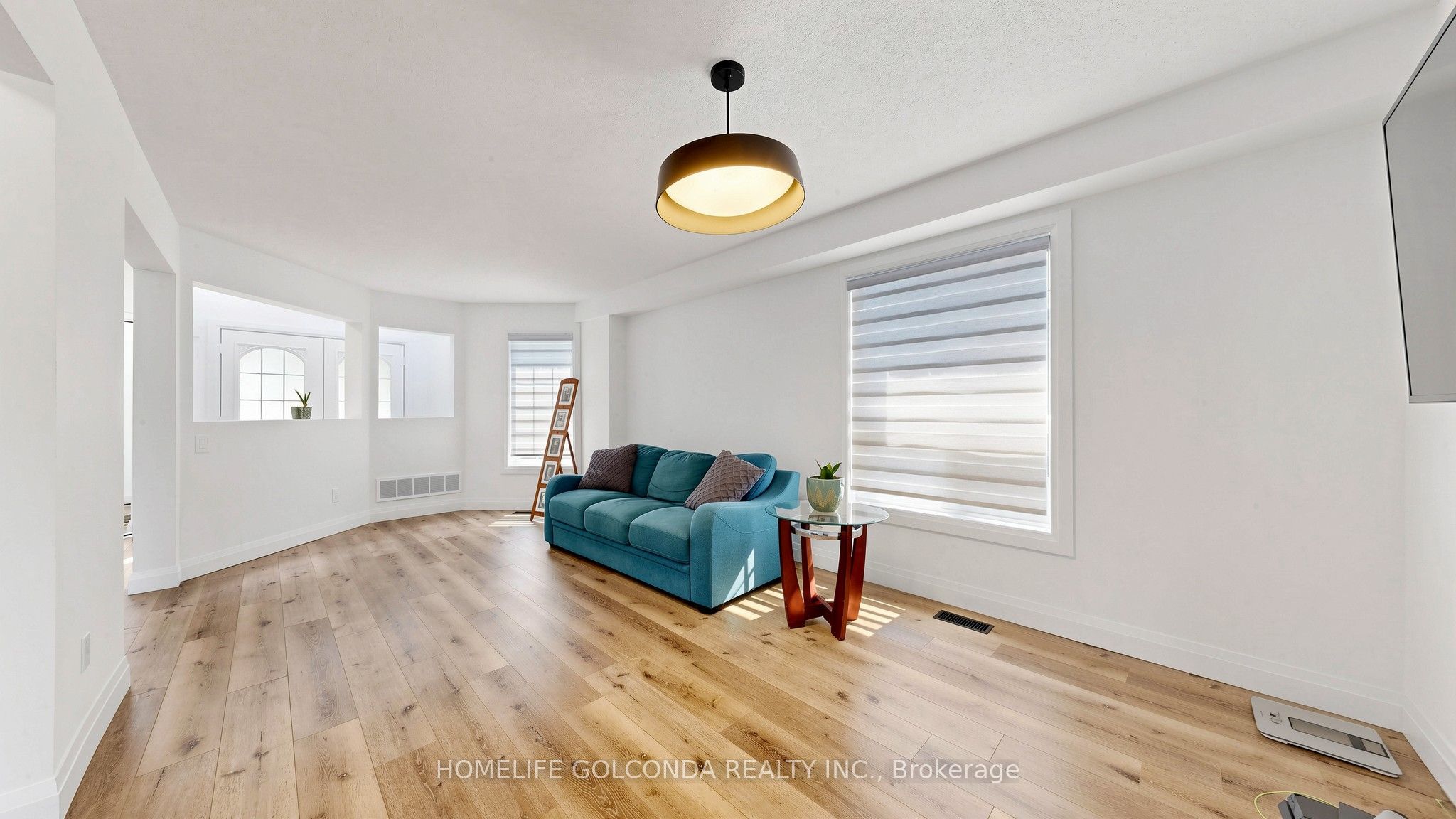 1304 Vincent Crescent Property Photo 3