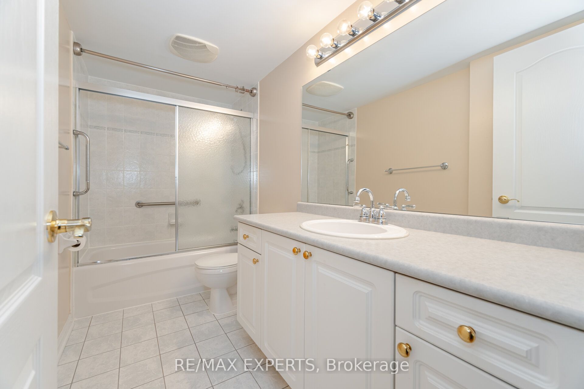 2502 Rutherford Road 216 Property Photo 28