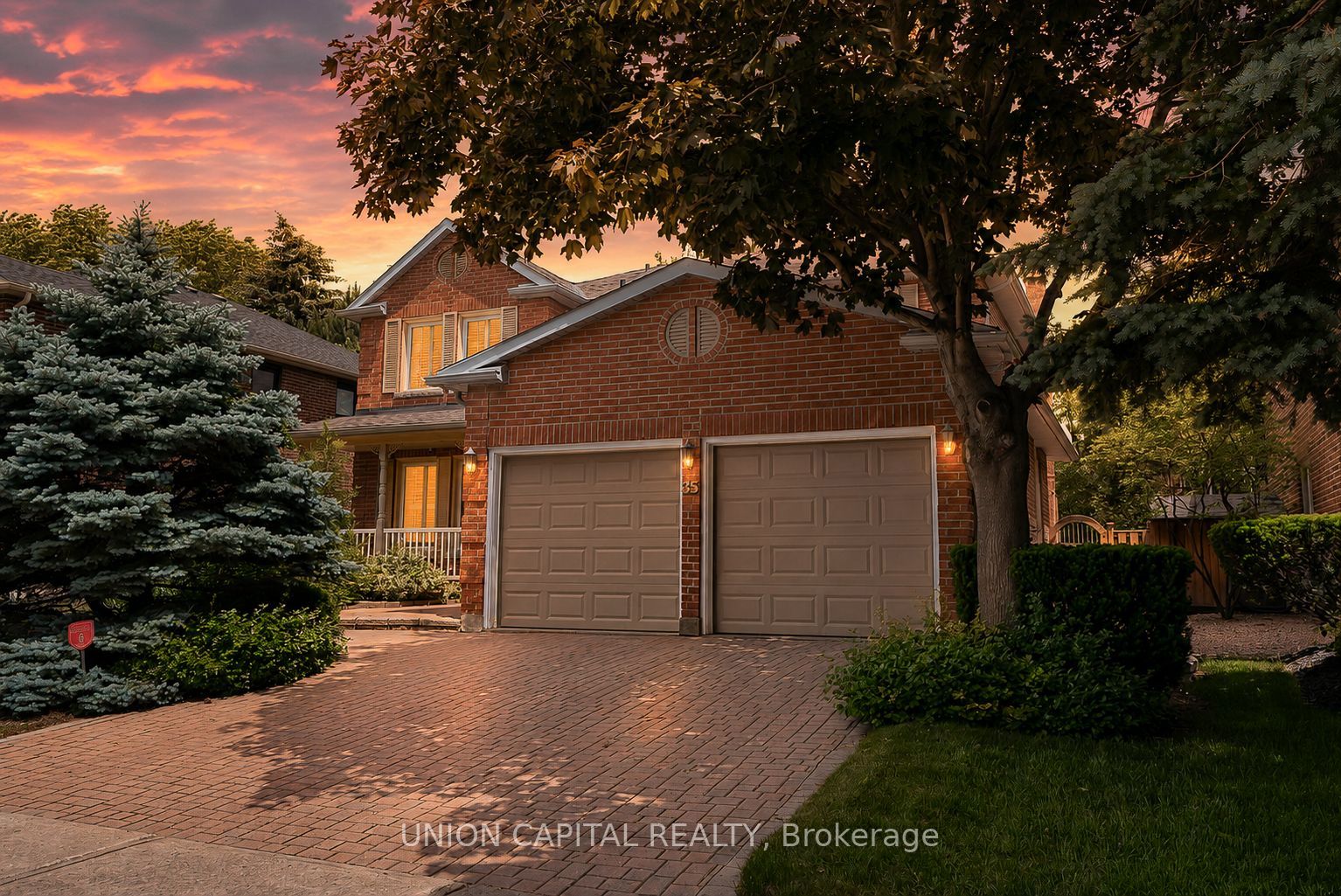 35 McCarty Crescent Property Photo 1