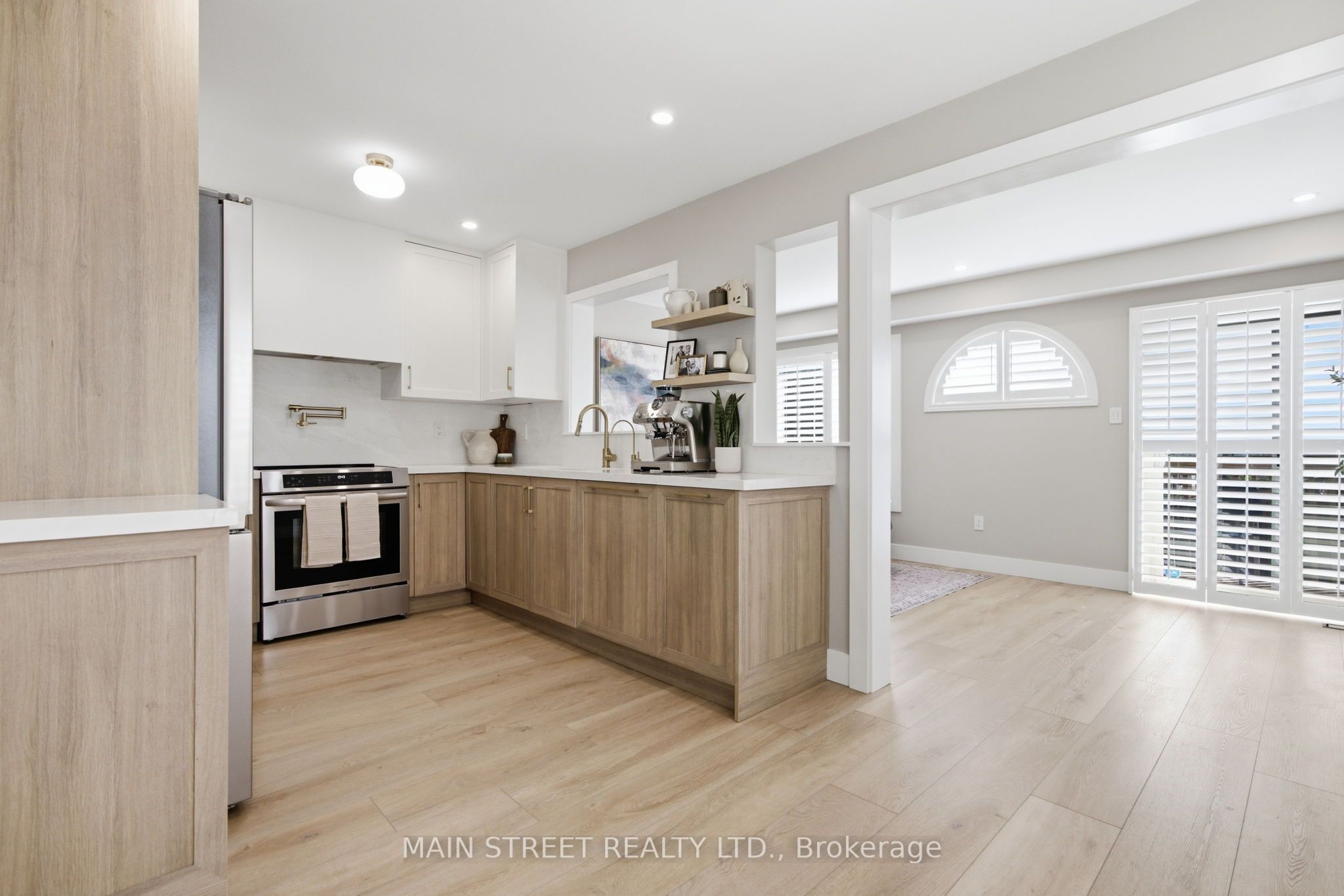 90 Four Seasons Crescent Property Photo 6