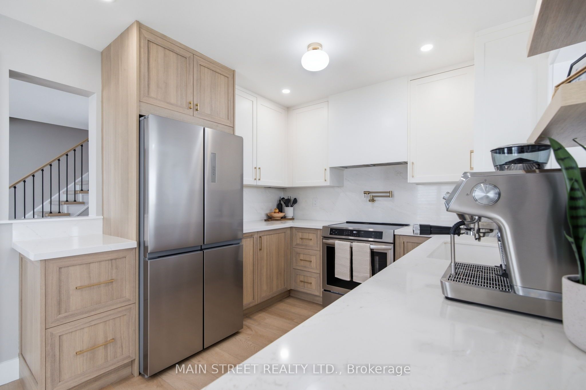 90 Four Seasons Crescent Property Photo 7