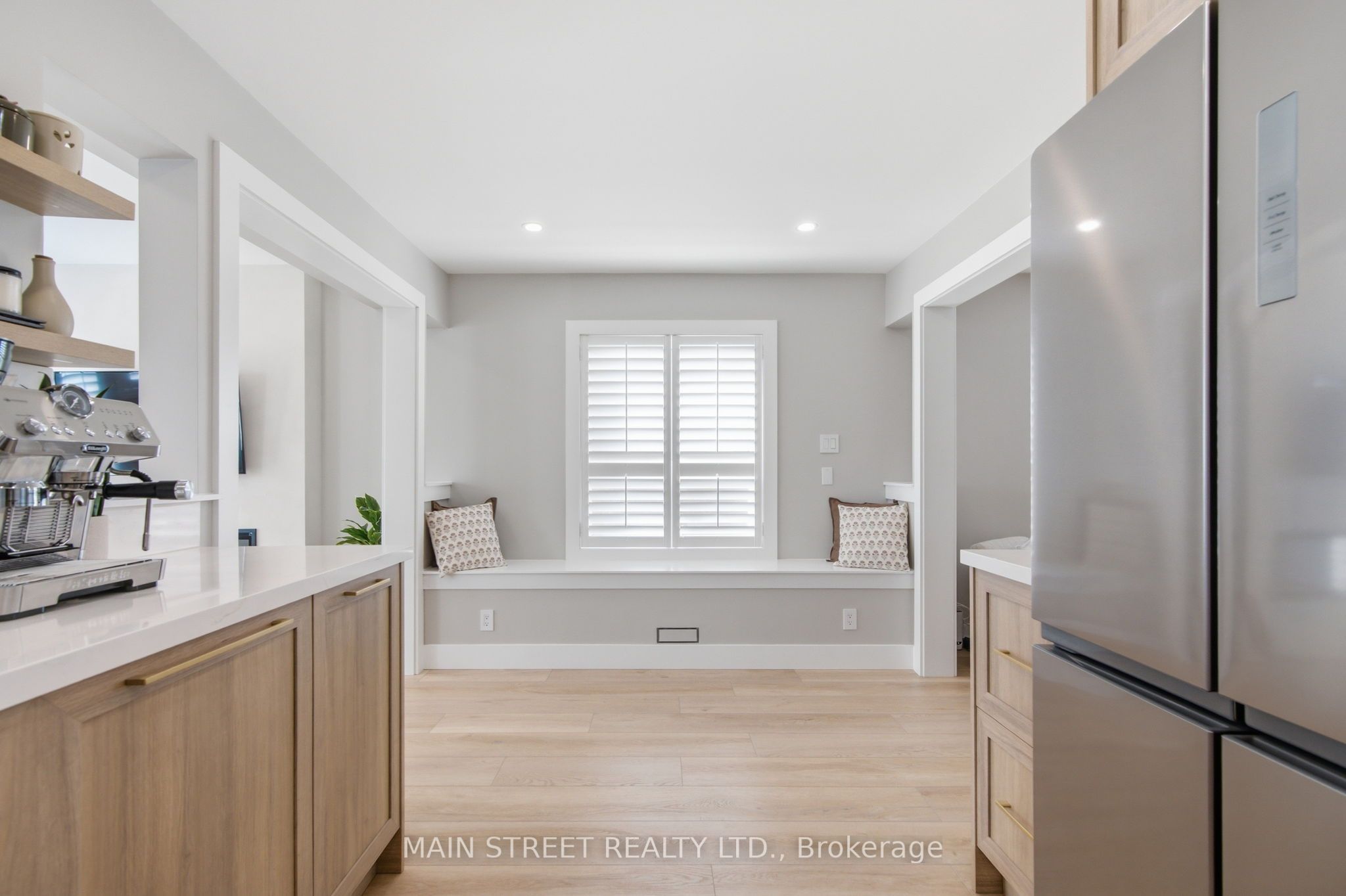 90 Four Seasons Crescent Property Photo 8