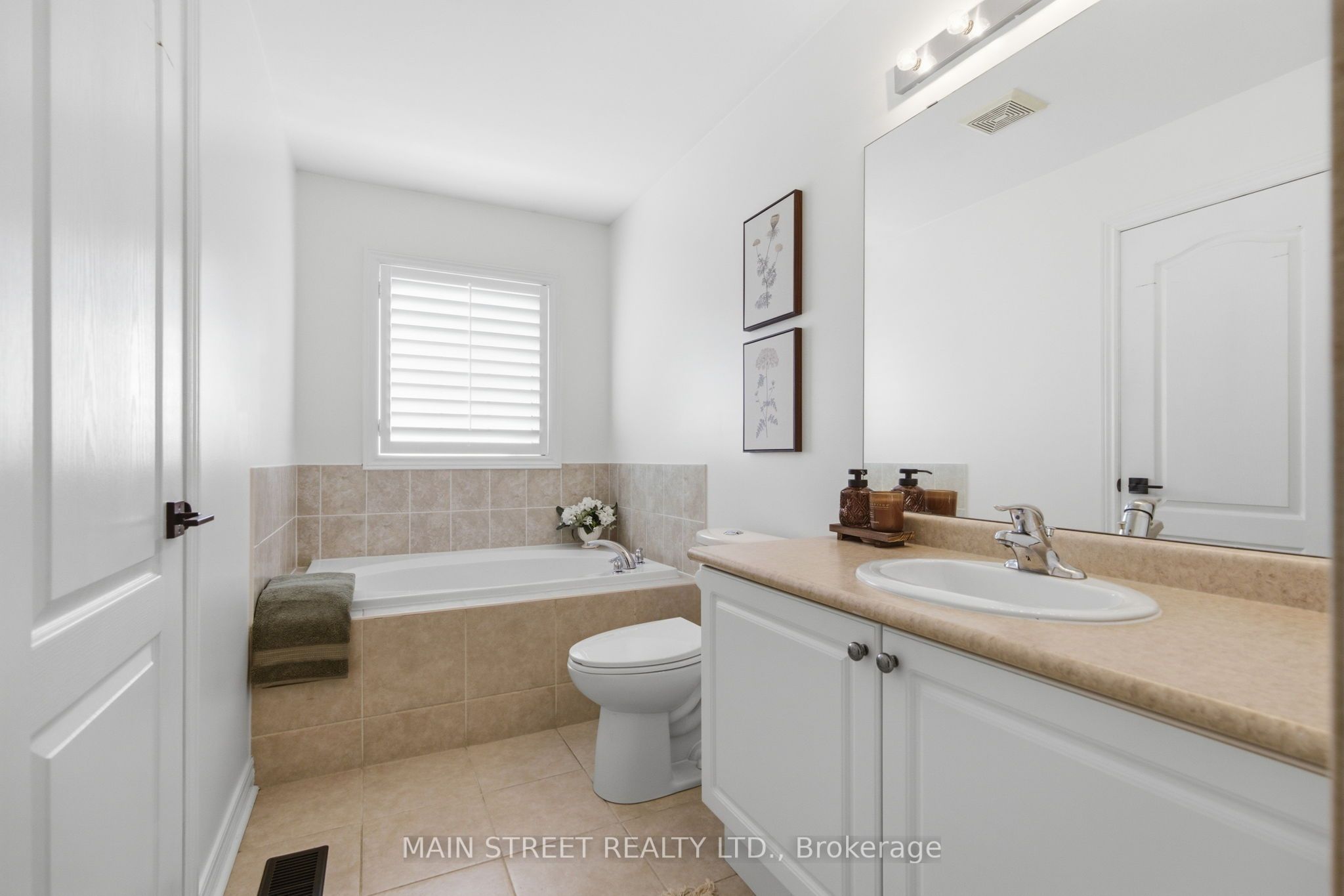 90 Four Seasons Crescent Property Photo 15