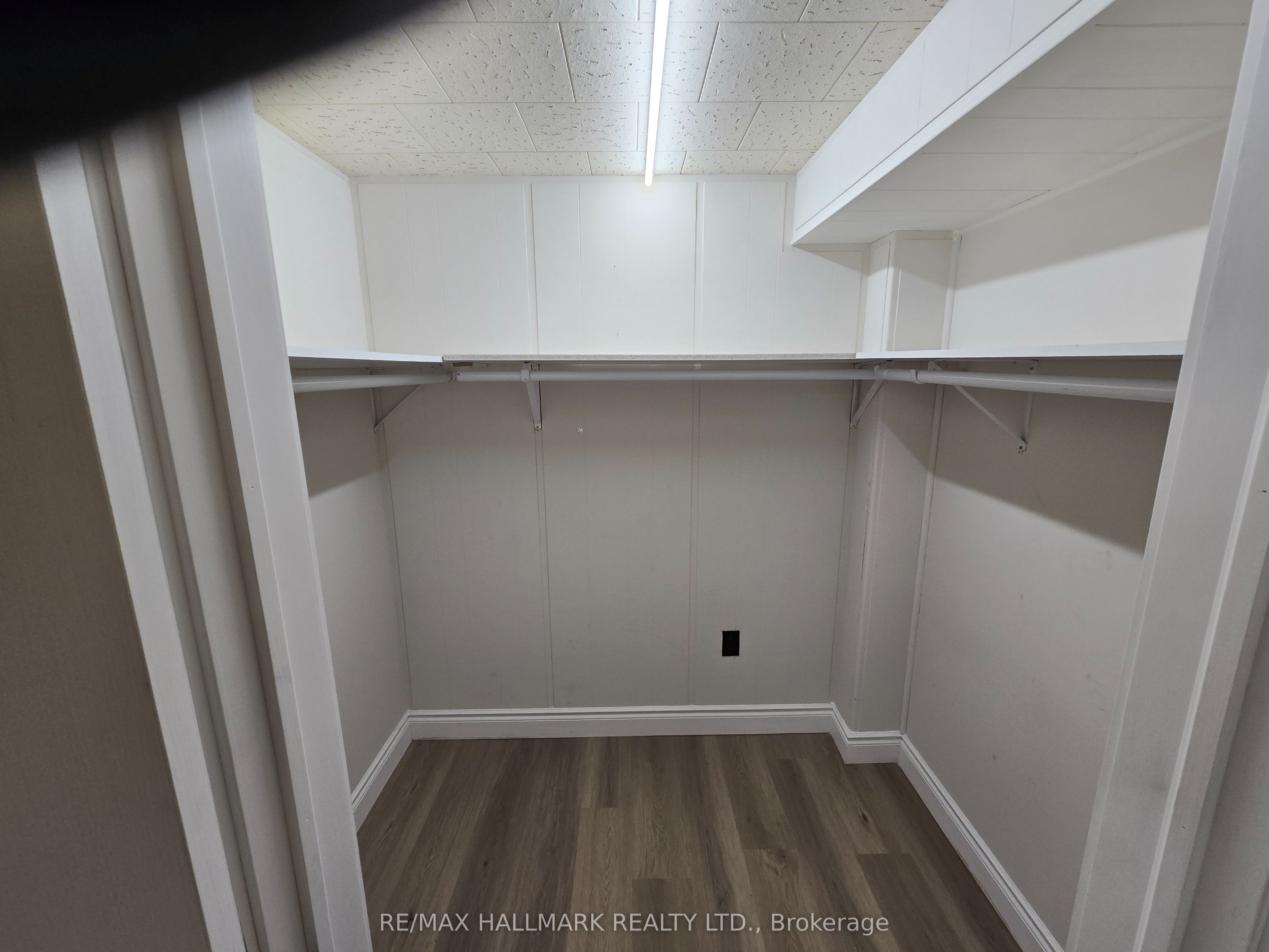 211 Norfolk Avenue Property Photo 8