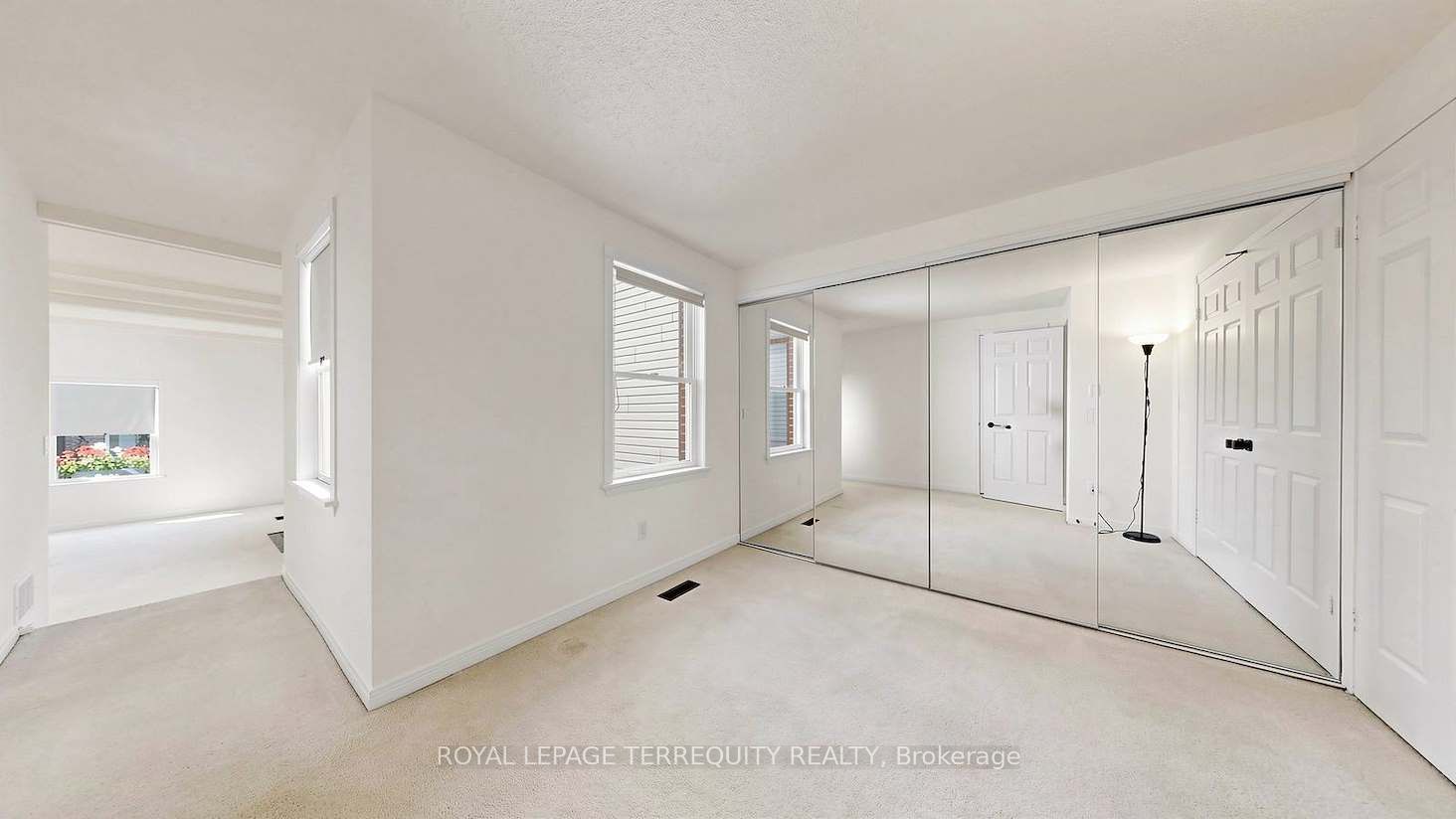 95 Confederation Way #64 Property Photo 21