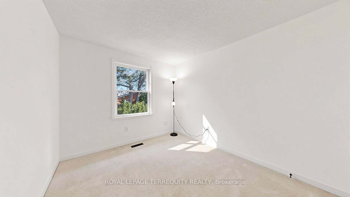 95 Confederation Way #64 Property Photo 31