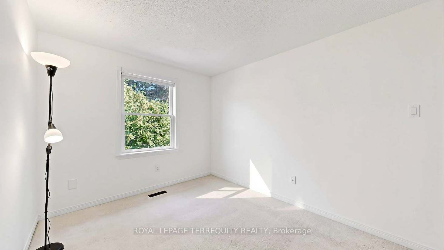95 Confederation Way #64 Property Photo 34