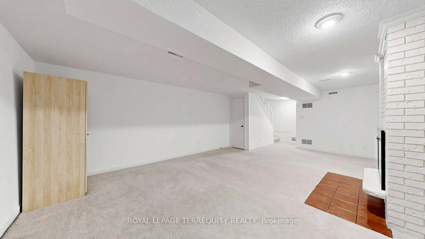 95 Confederation Way #64 Property Photo 40