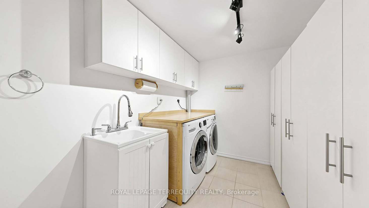 95 Confederation Way #64 Property Photo 41