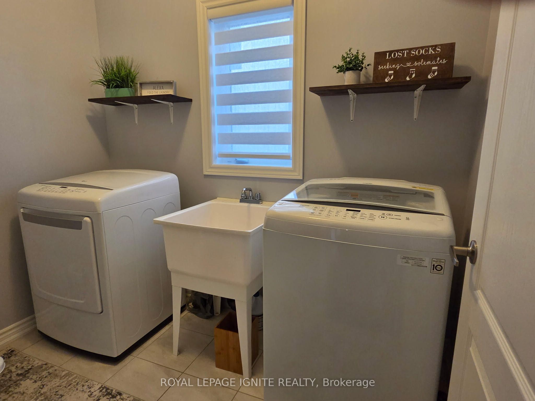 170 Gold Park Gate Property Photo 11