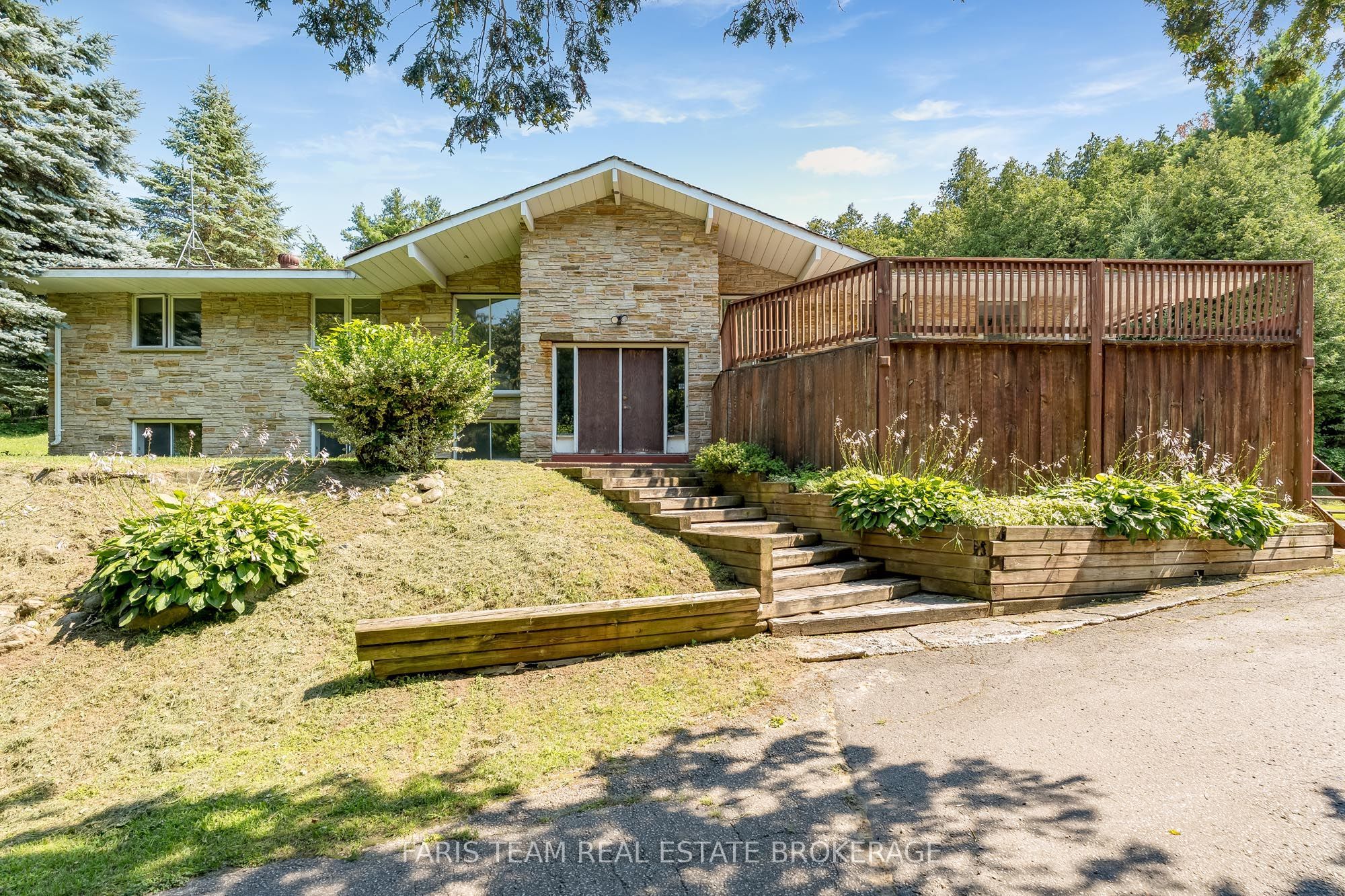 5809 10th Side Road Property Photo 4