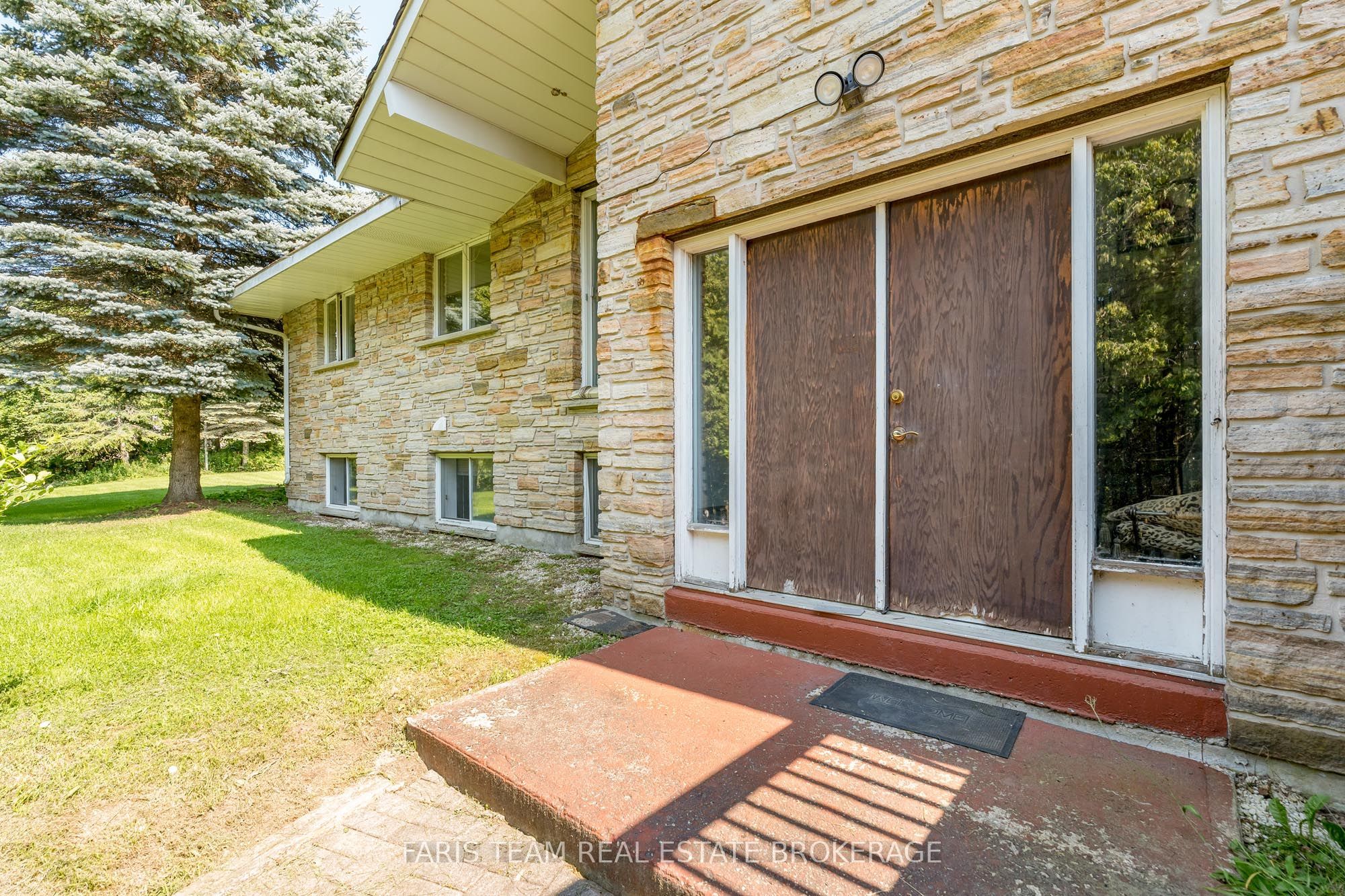 5809 10th Side Road Property Photo 5