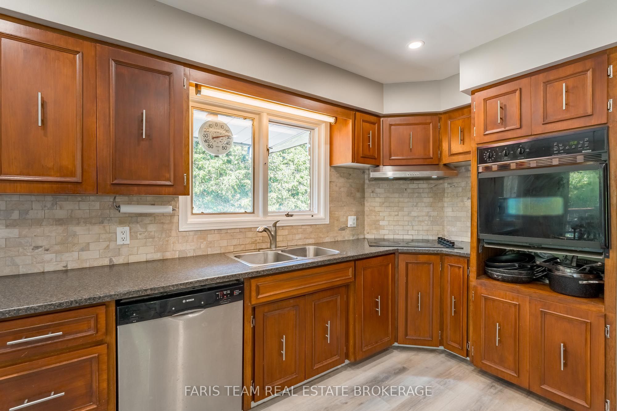 5809 10th Side Road Property Photo 8