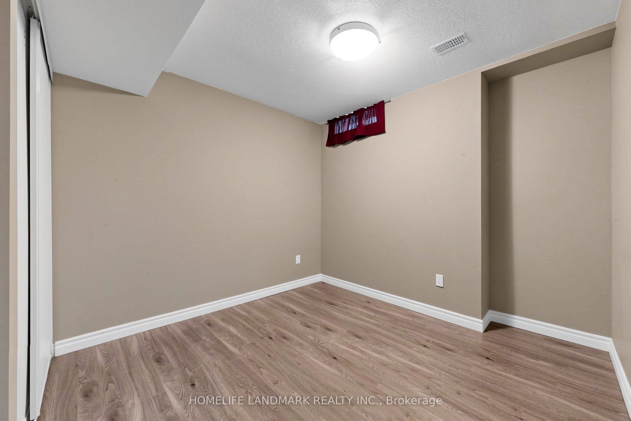 4 Merton Street Property Photo 26