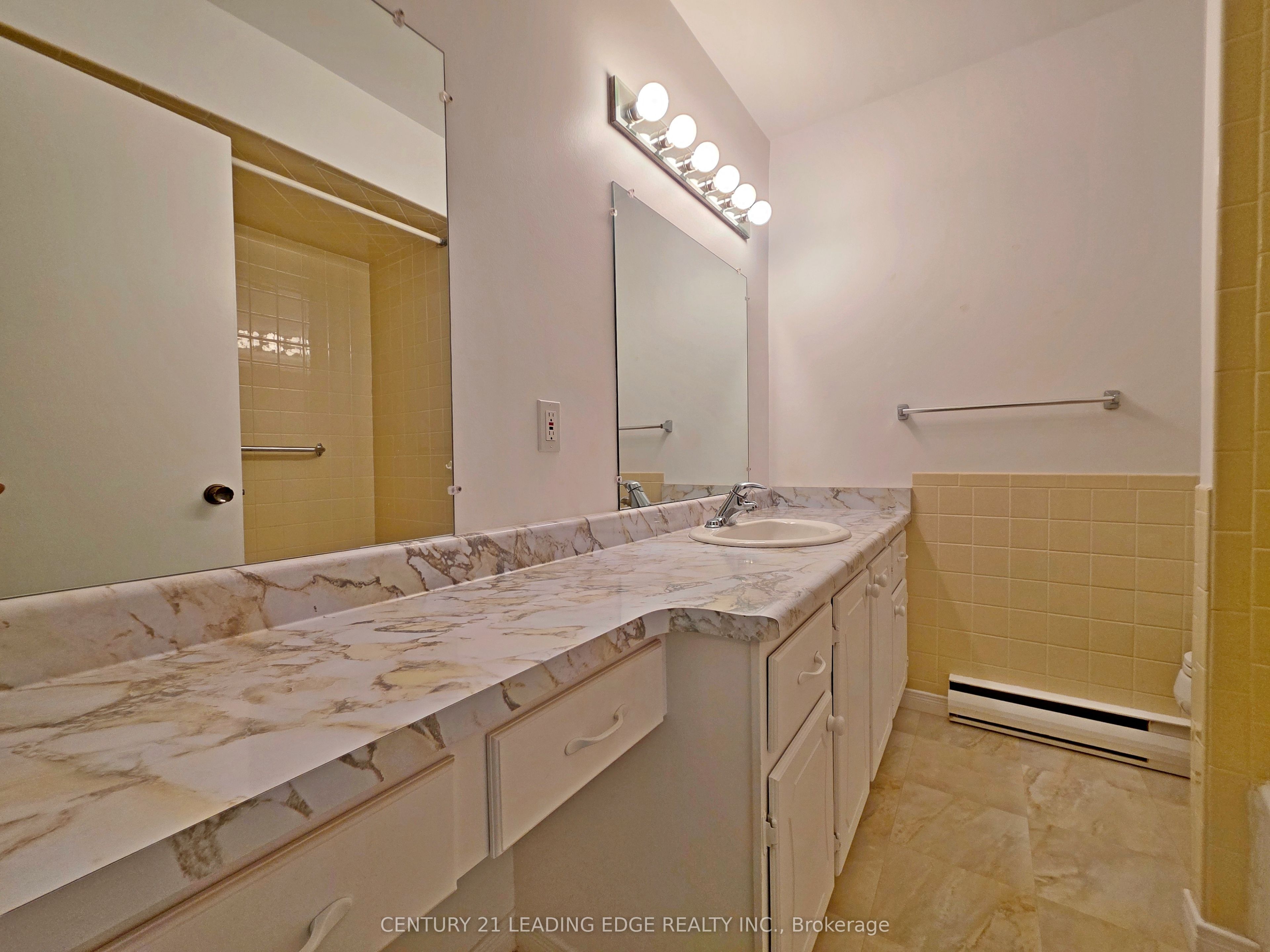 433 May Street 6 Property Photo 24