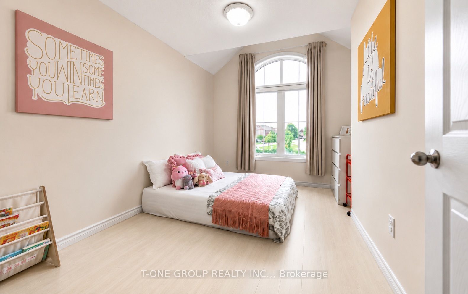 27 Sharbot Lane Property Photo 5