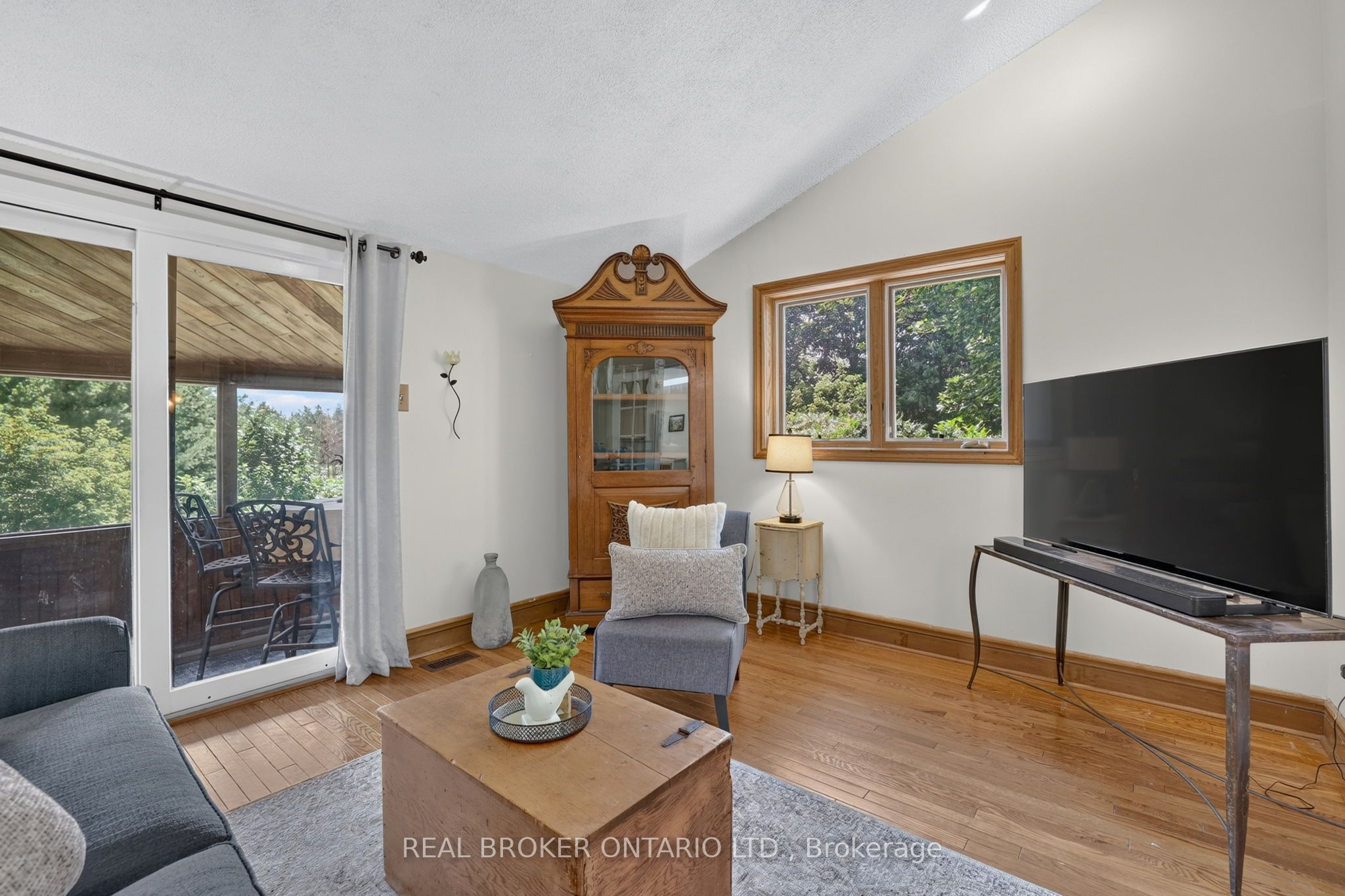 20417 Centre Street Property Photo 18