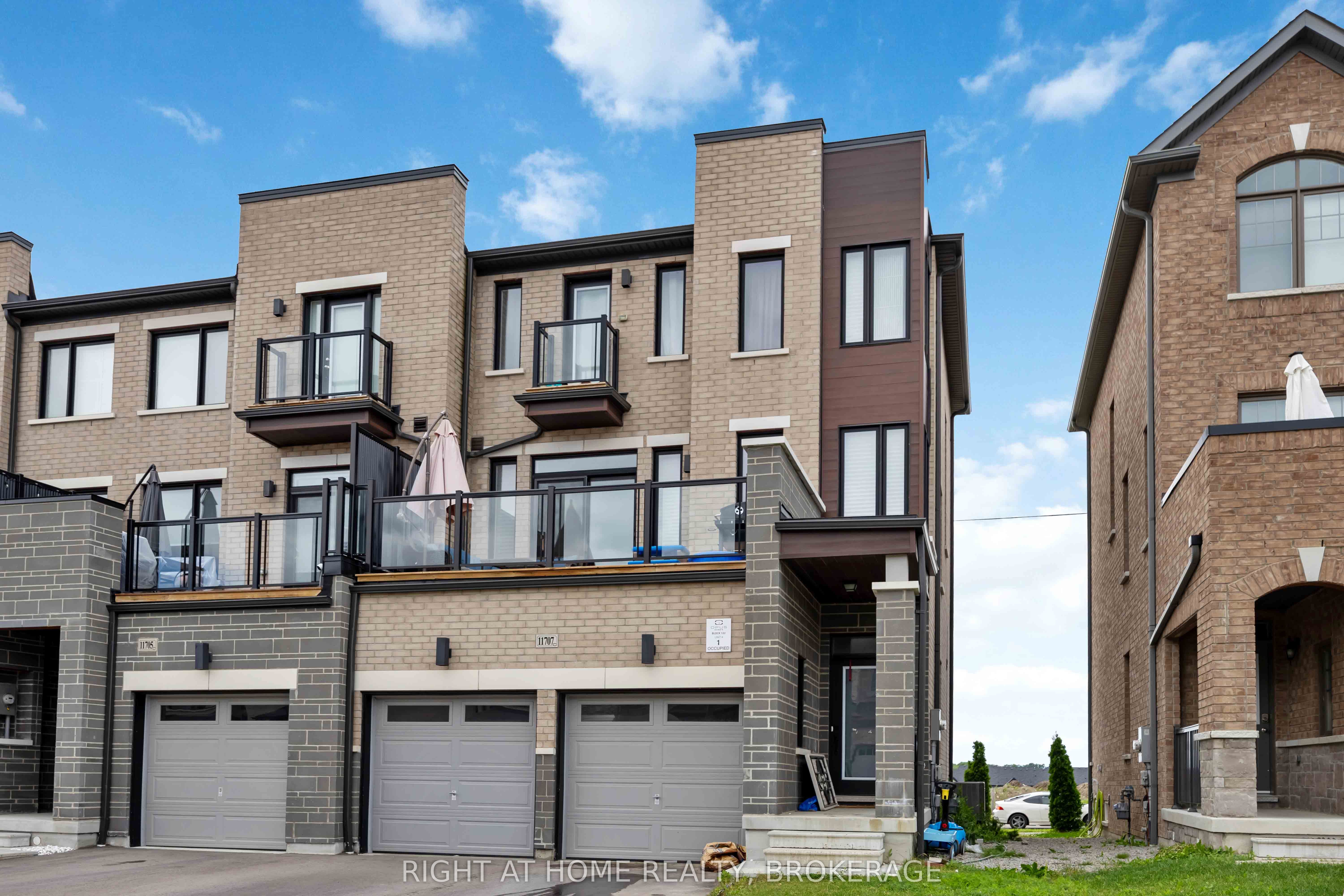 11707 Tenth Line Upper Property Photo 21
