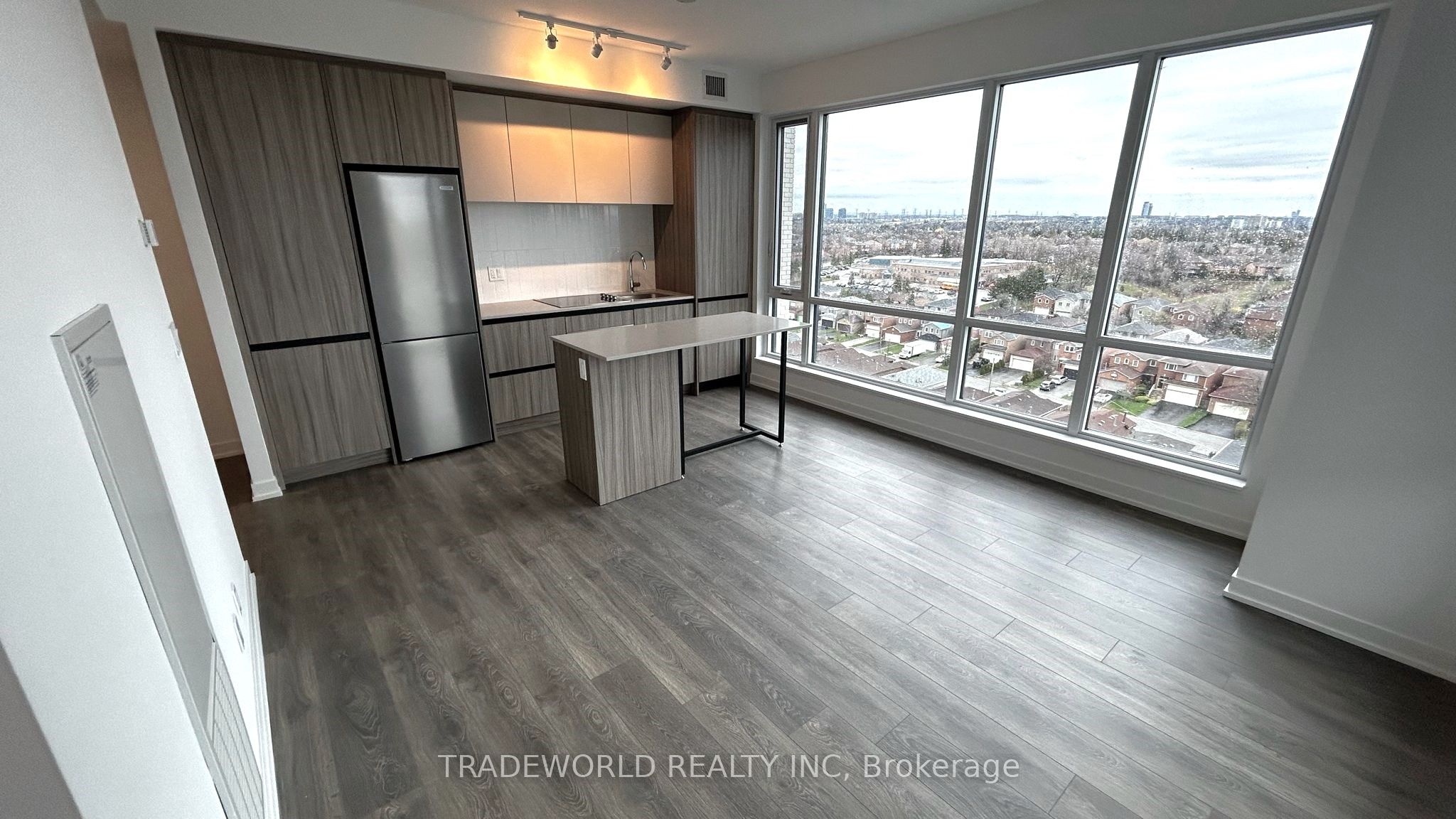 7950 Bathurst Street 1016 Property Photo 3