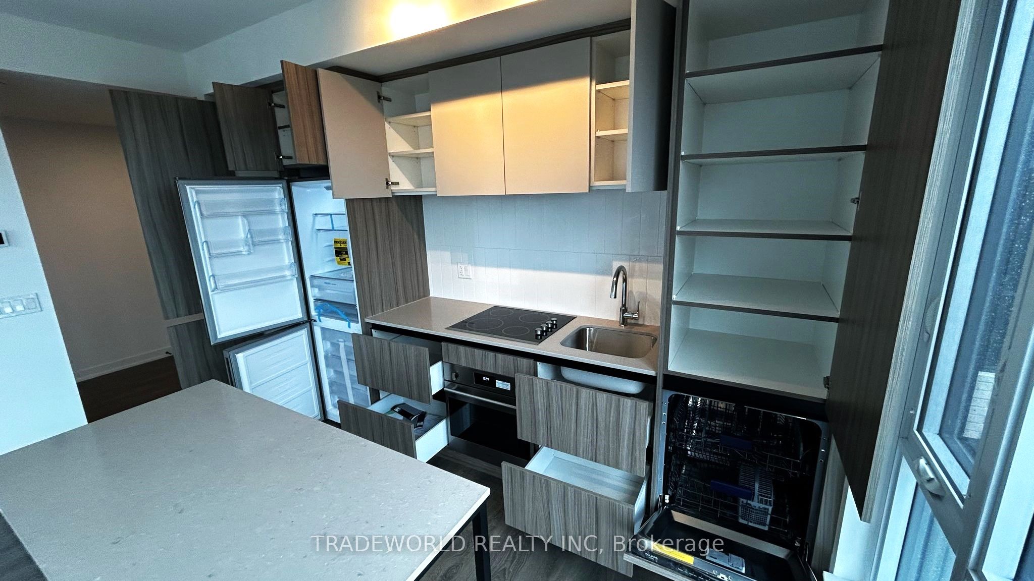 7950 Bathurst Street 1016 Property Photo 9