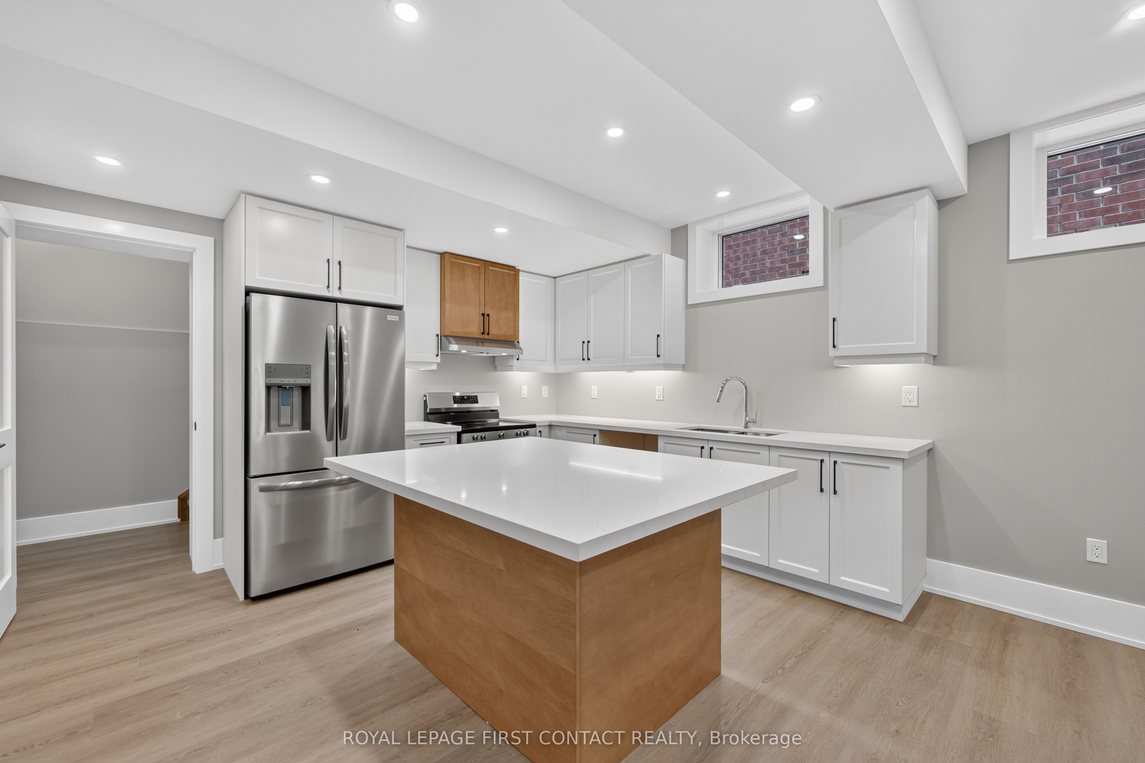933 7th Line Lower Property Photo 4