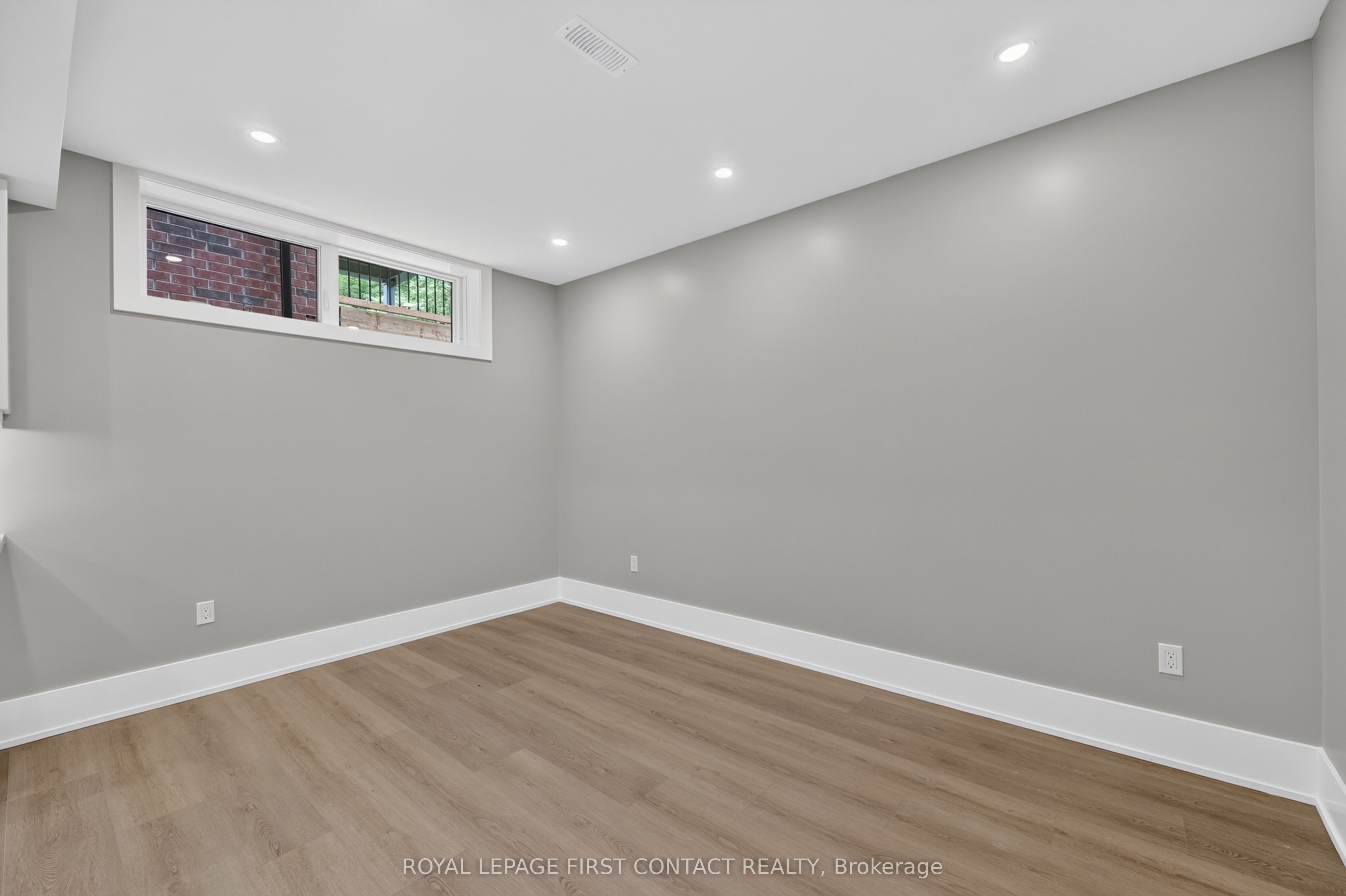 933 7th Line Lower Property Photo 8